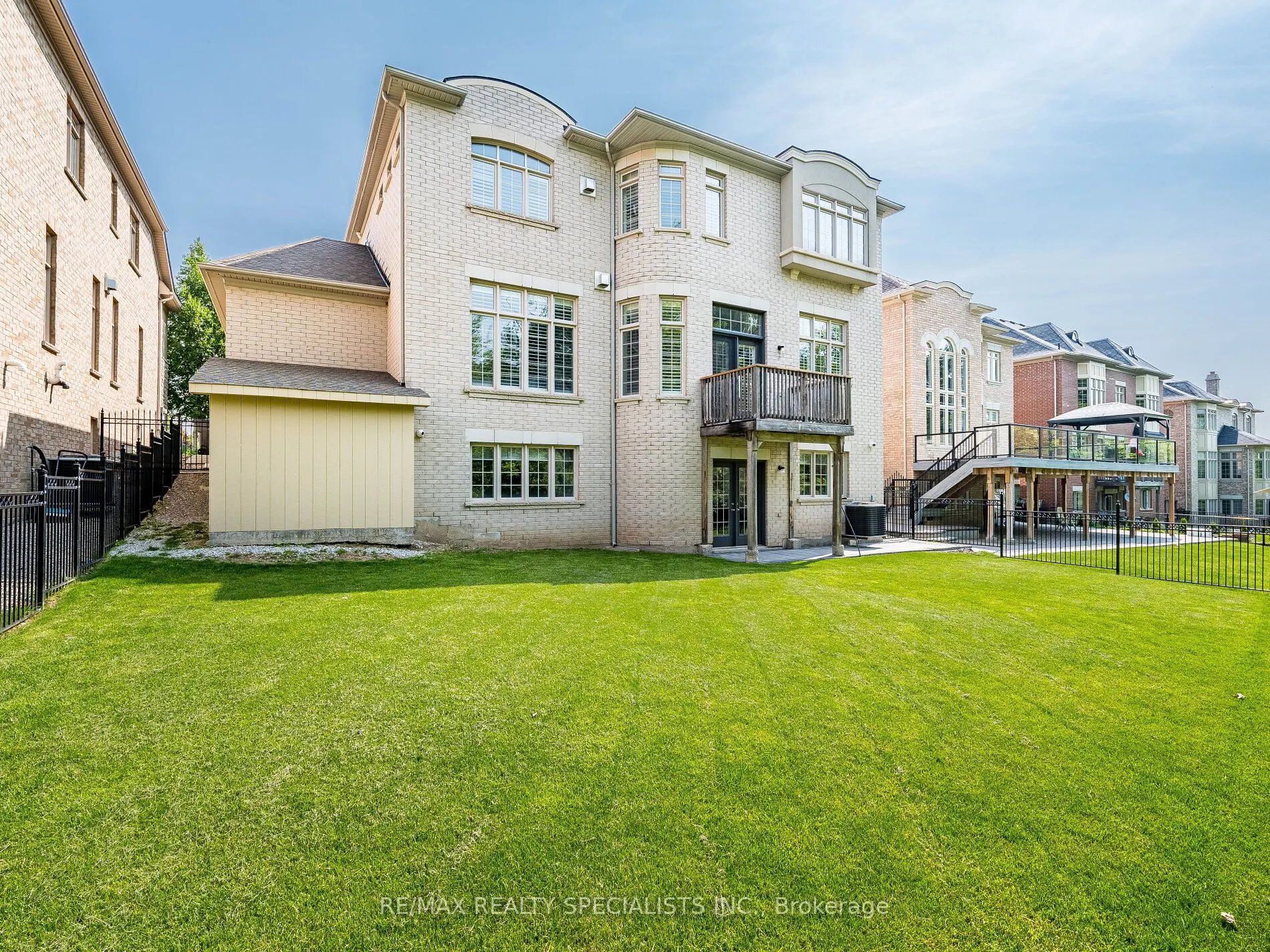28 Elbern Markell Drive W