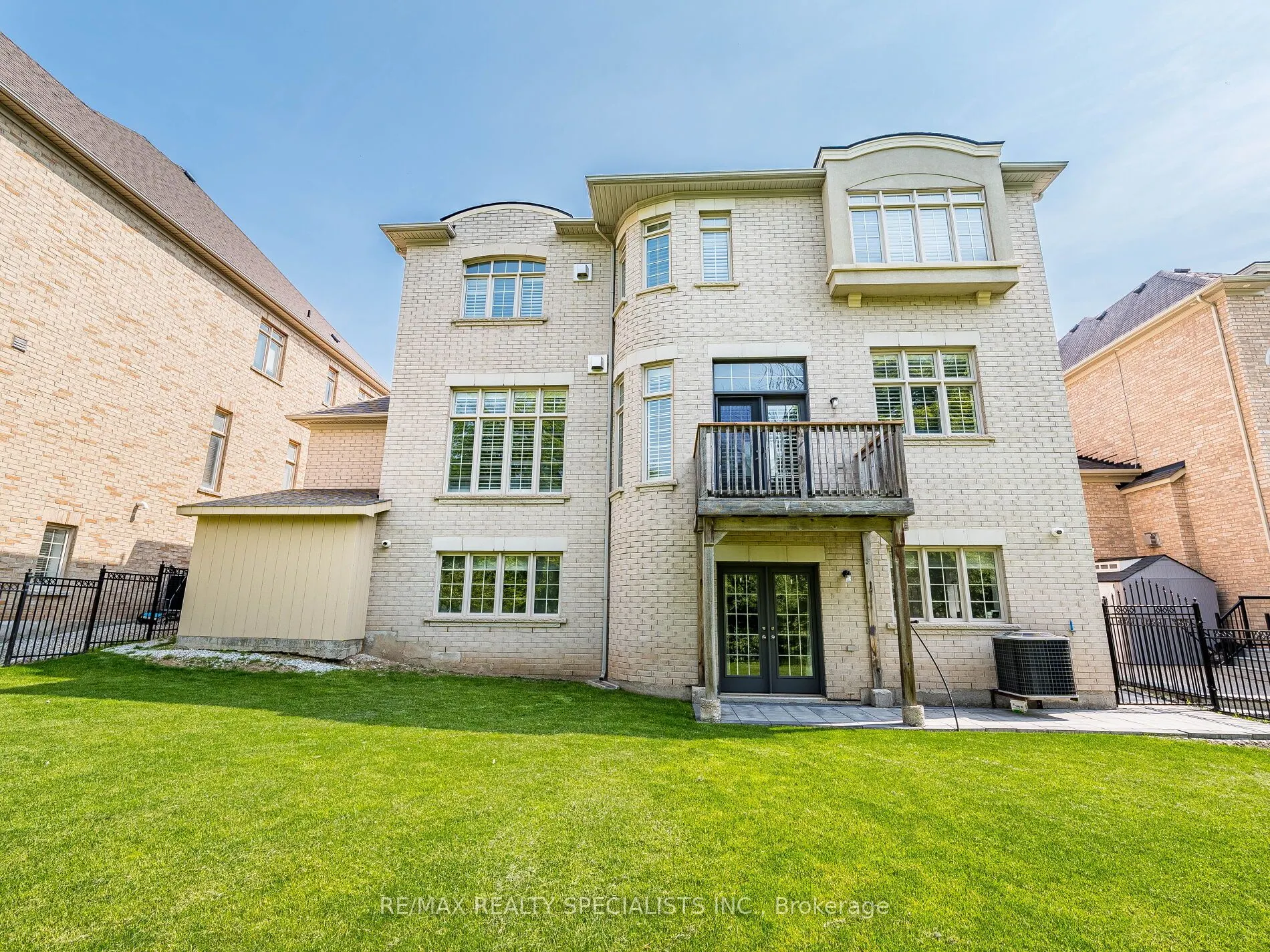 28 Elbern Markell Drive W