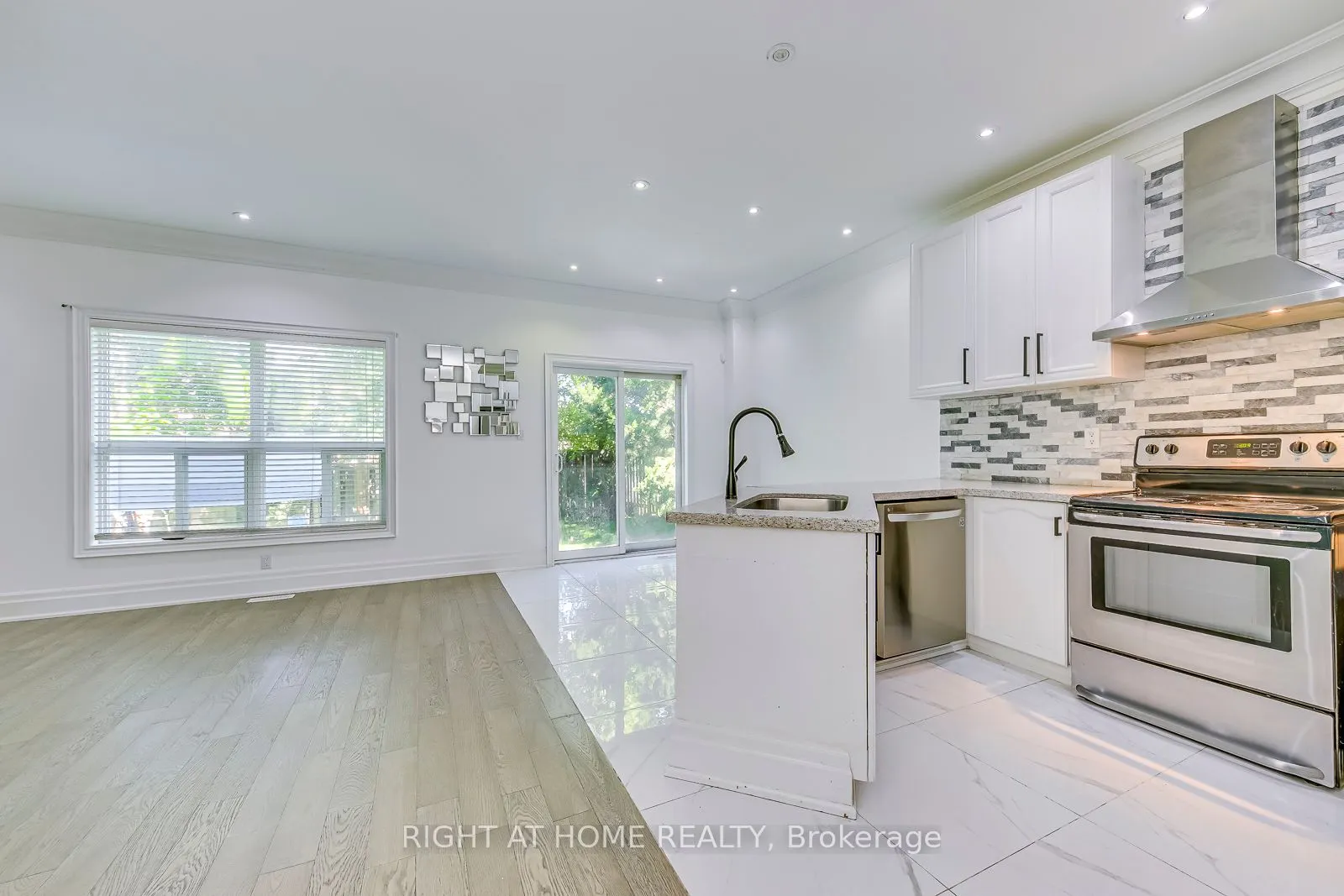 3265 Bruzan Crescent