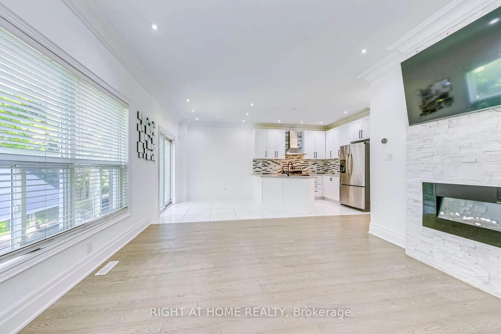 3265 Bruzan Crescent