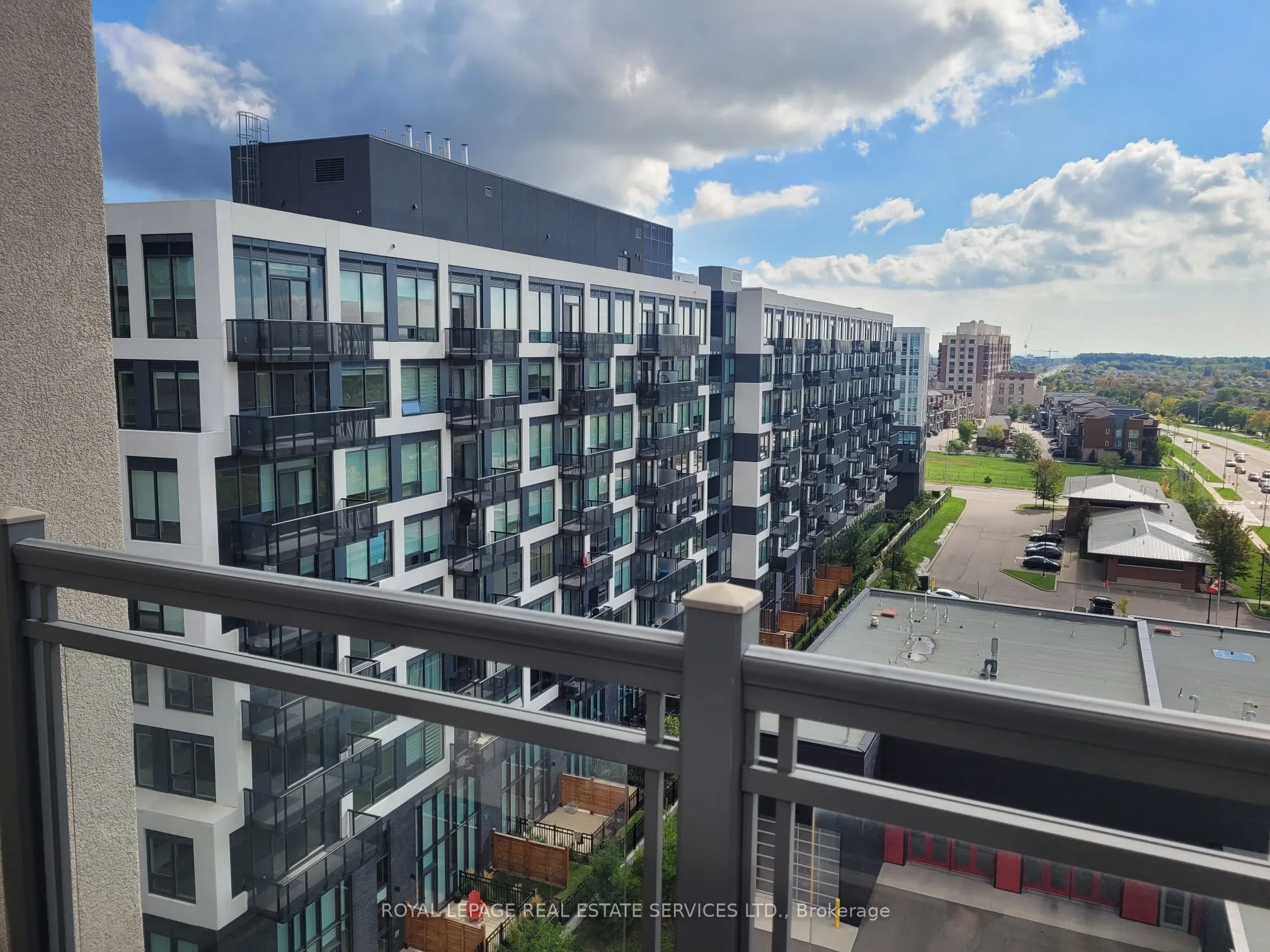 2490 Old Bronte Road, #807