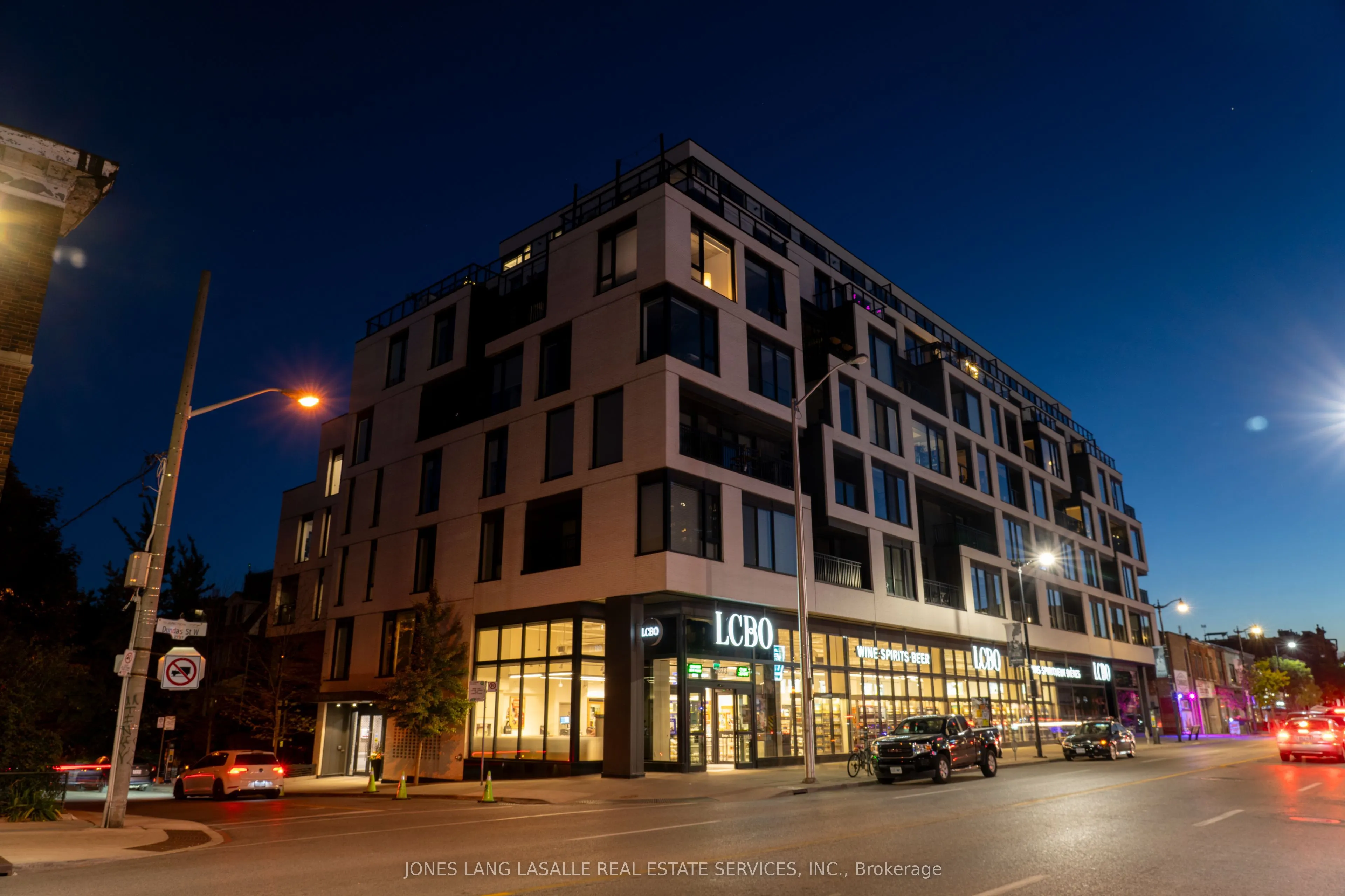 2803 Dundas Street W