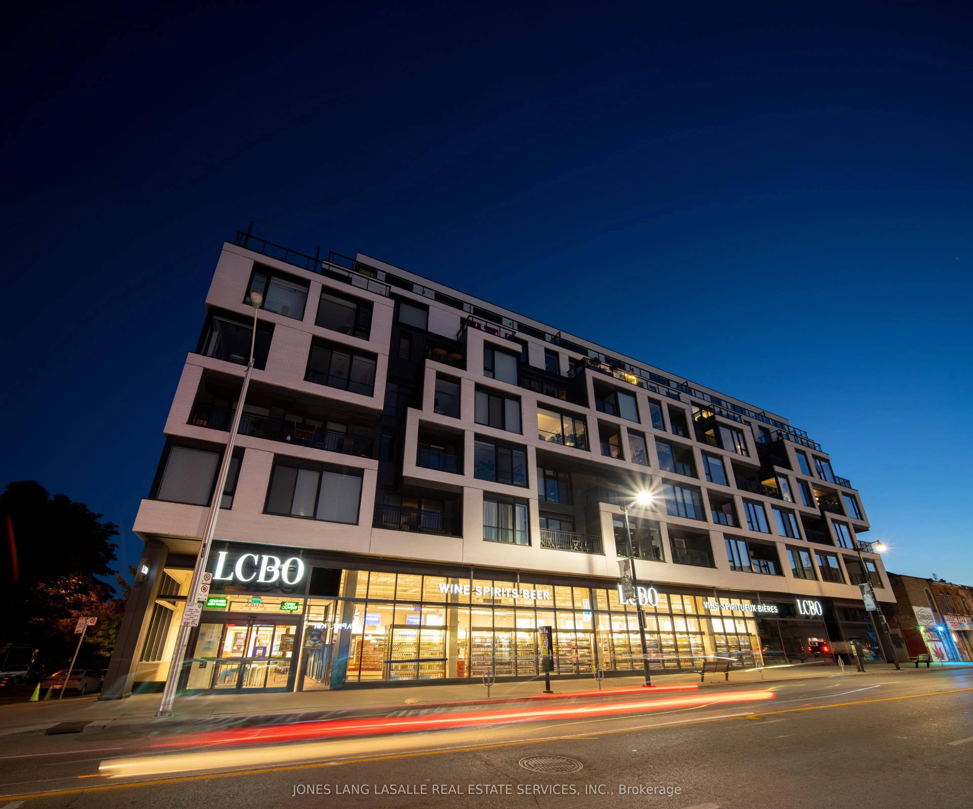 2803 Dundas Street W