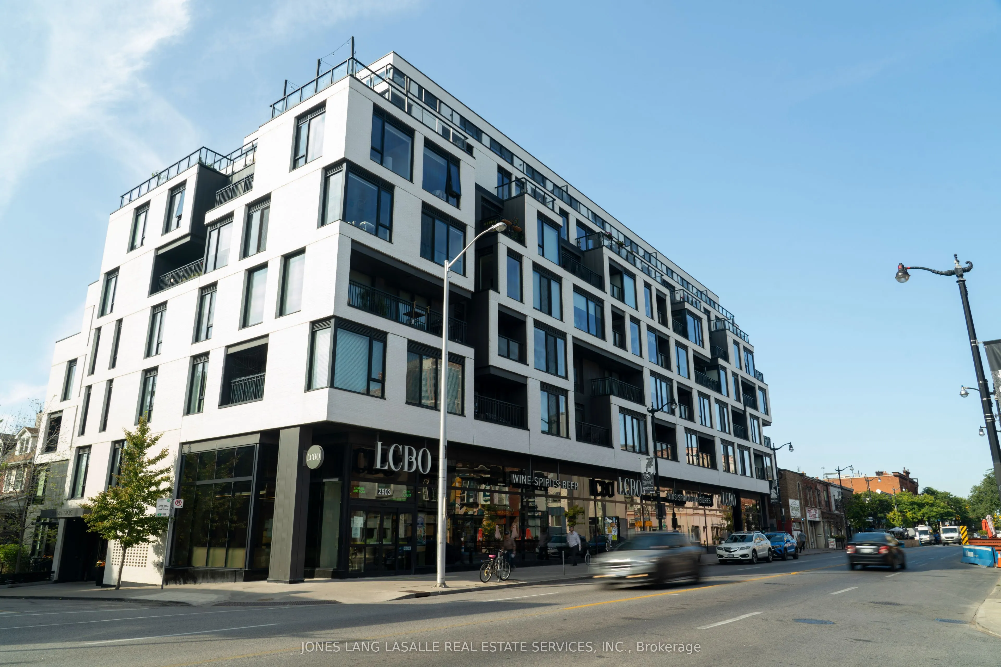 2803 Dundas Street W