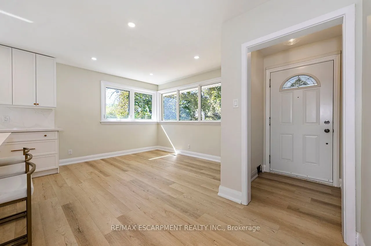 207 Elmwood Crescent