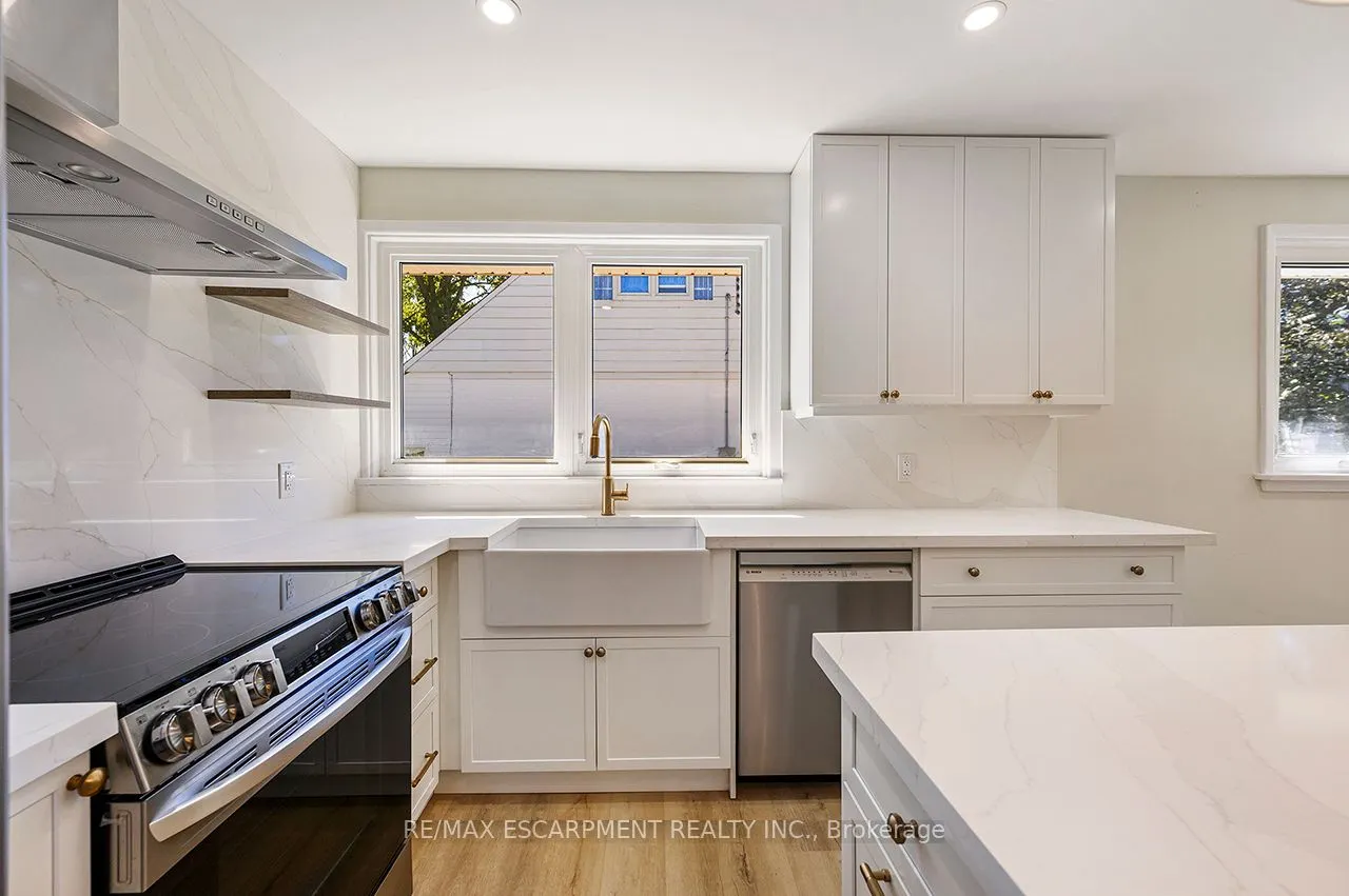 207 Elmwood Crescent
