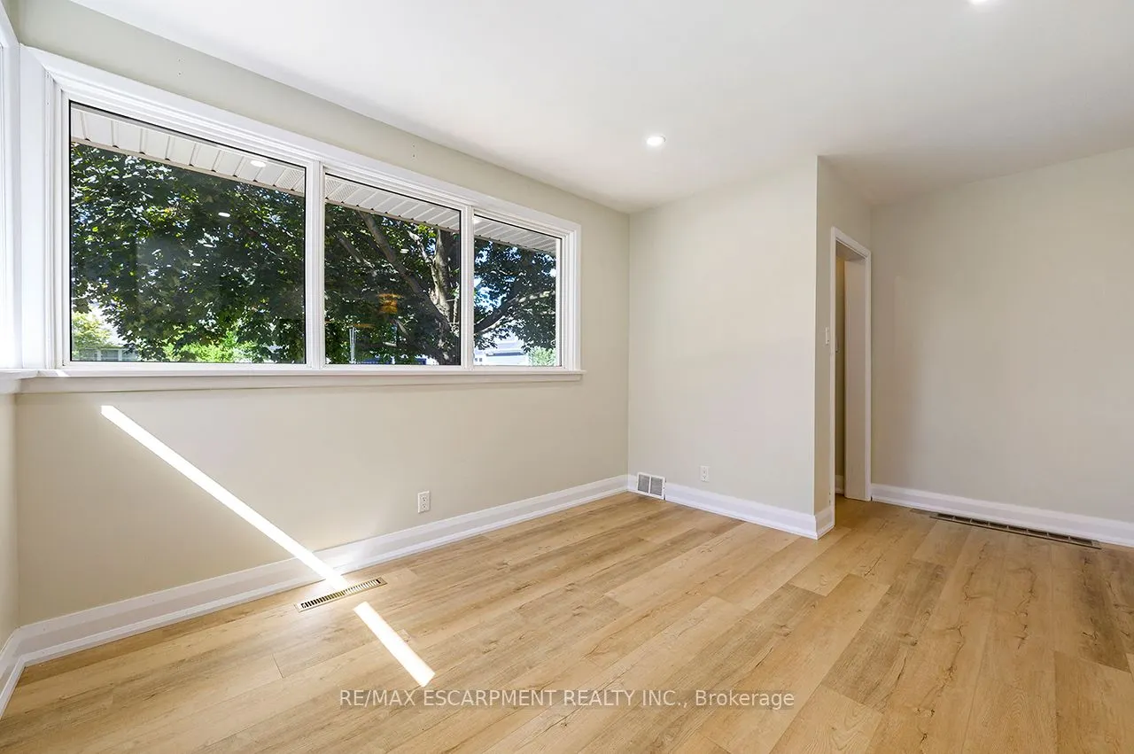 207 Elmwood Crescent