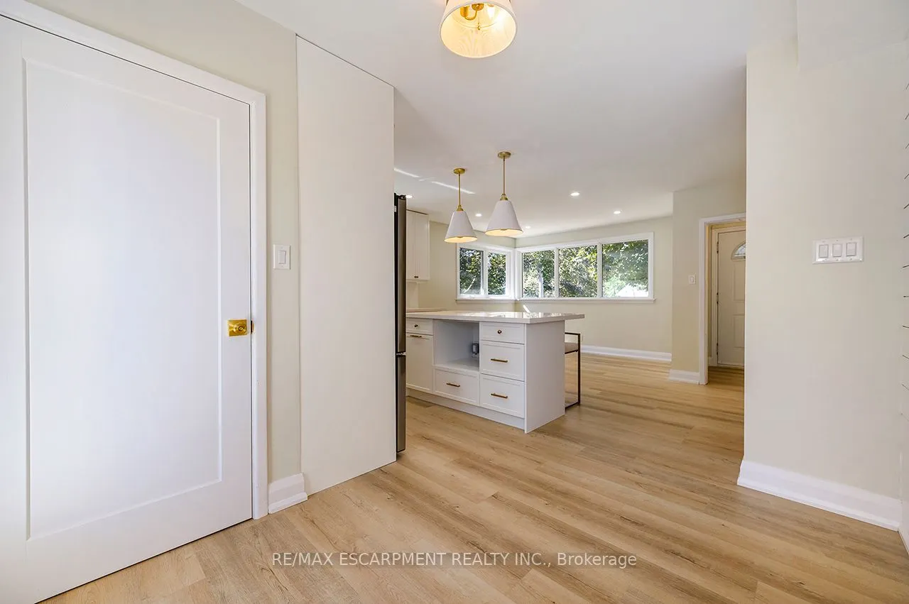 207 Elmwood Crescent