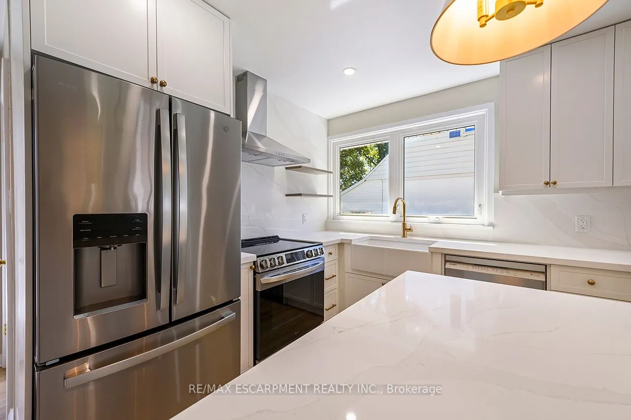 207 Elmwood Crescent