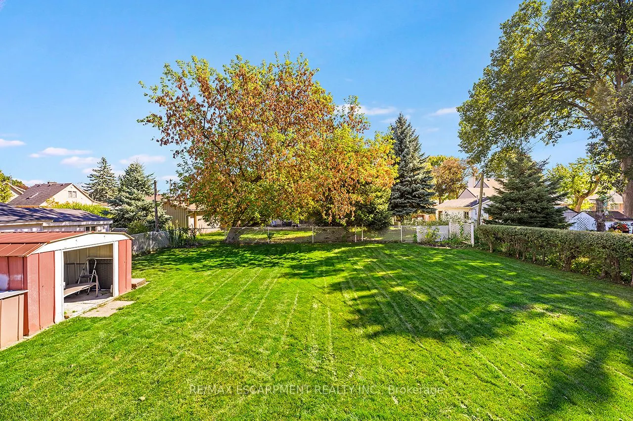 207 Elmwood Crescent