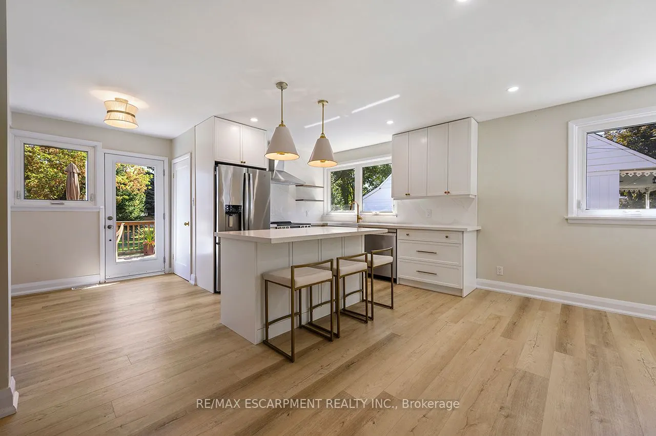 207 Elmwood Crescent