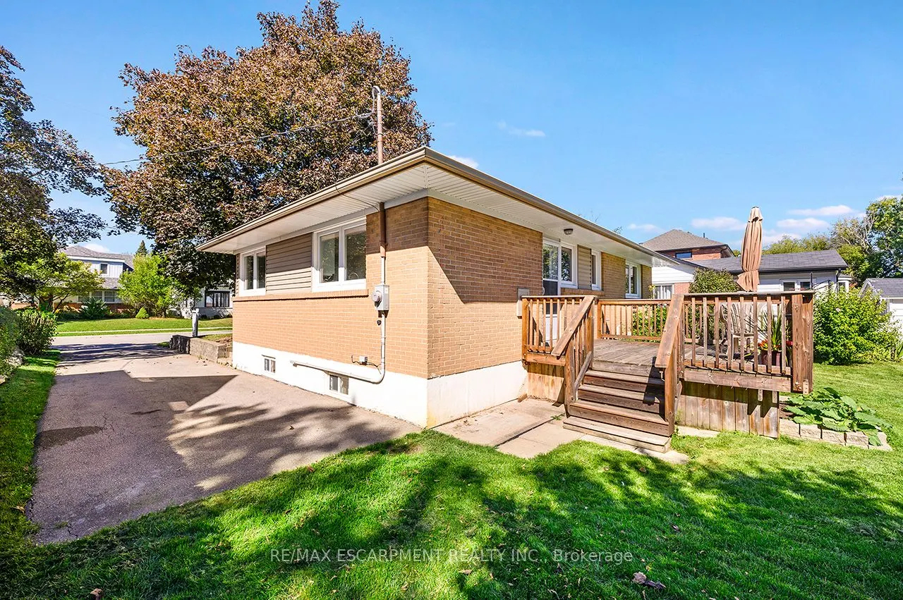 207 Elmwood Crescent