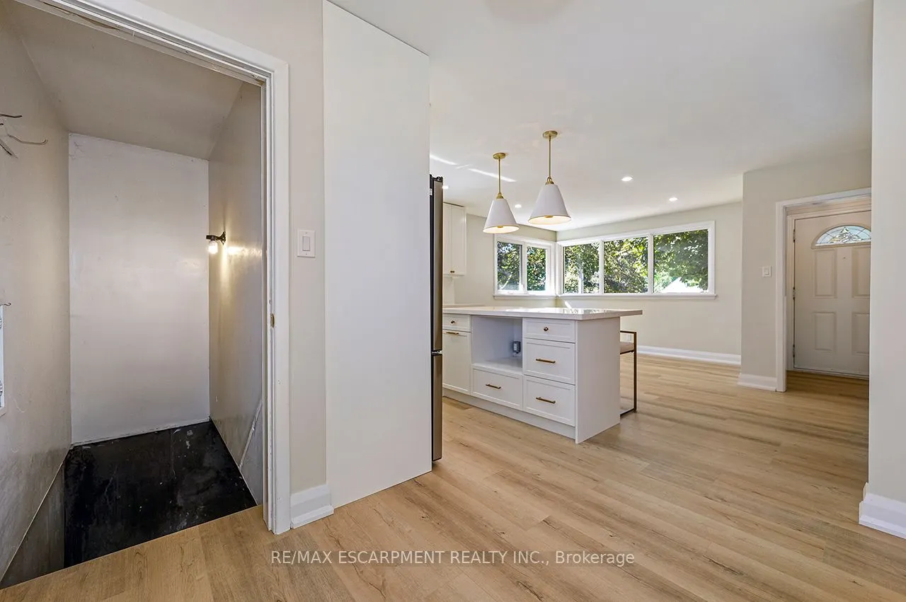 207 Elmwood Crescent