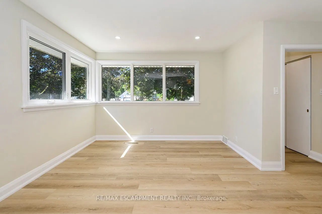 207 Elmwood Crescent