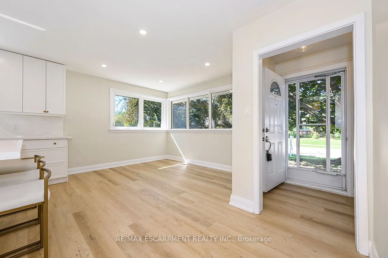 207 Elmwood Crescent