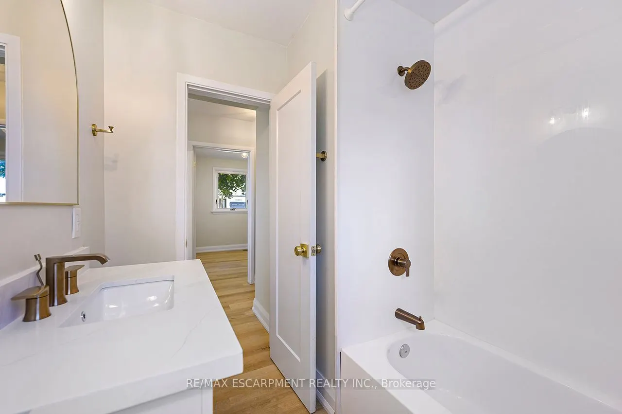 207 Elmwood Crescent