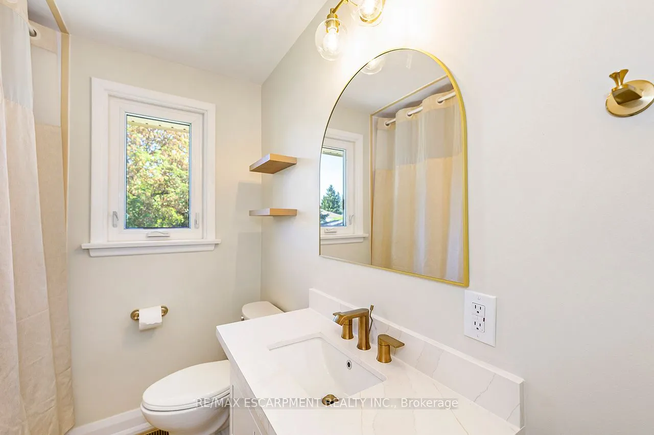 207 Elmwood Crescent