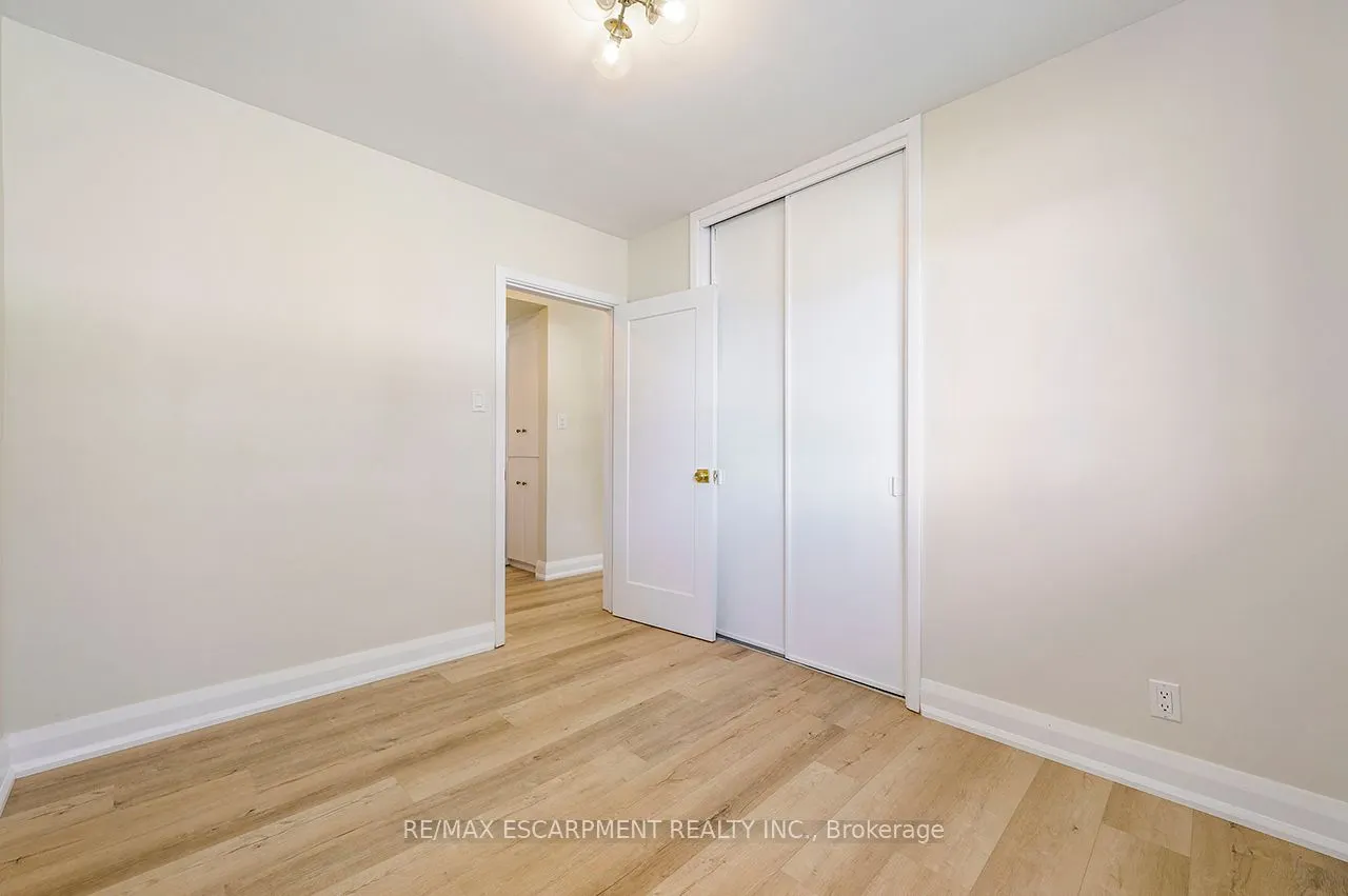 207 Elmwood Crescent