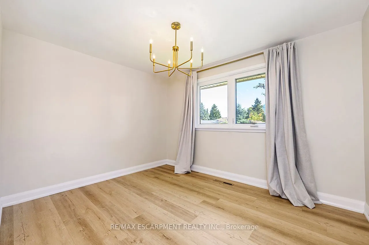 207 Elmwood Crescent