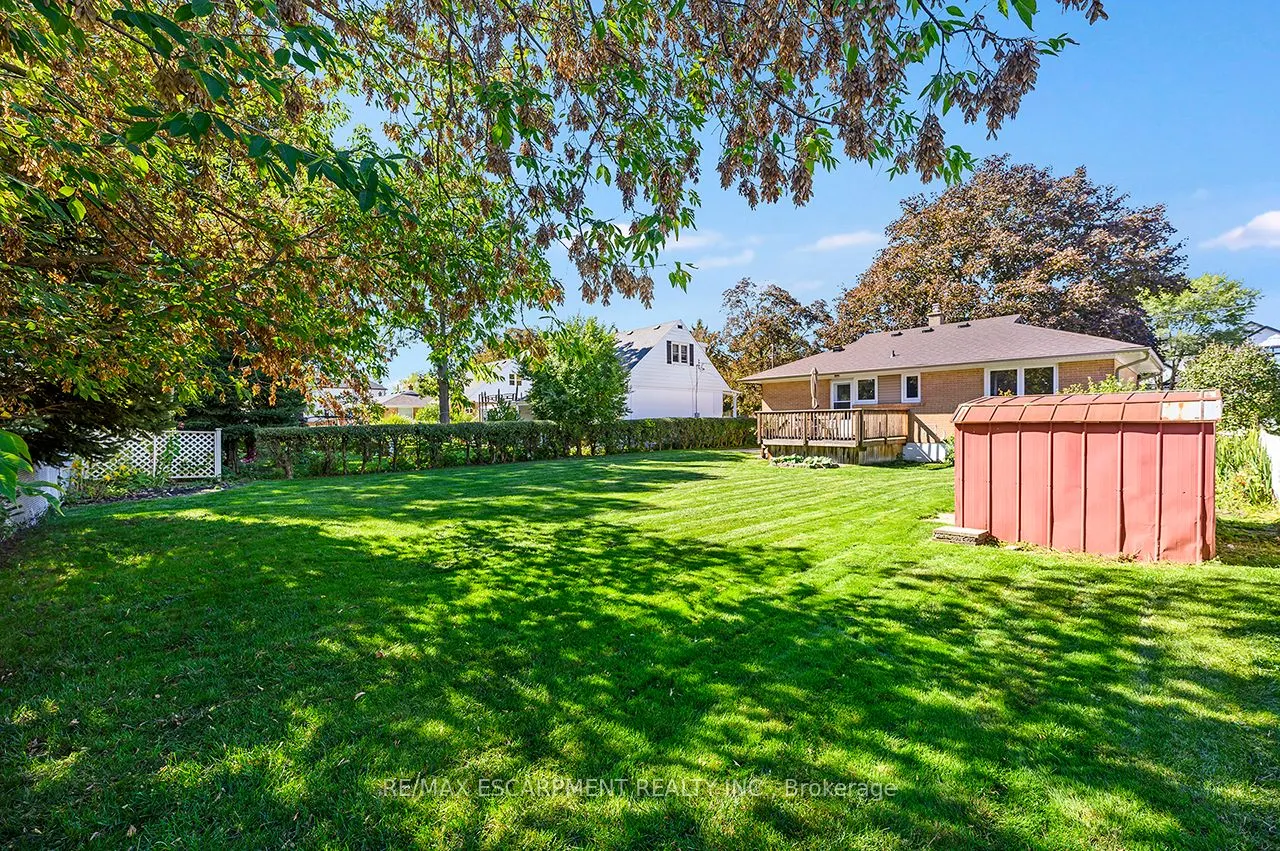 207 Elmwood Crescent
