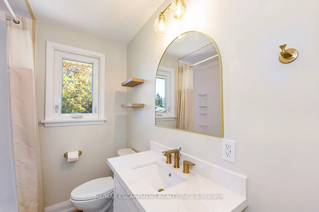 207 Elmwood Crescent