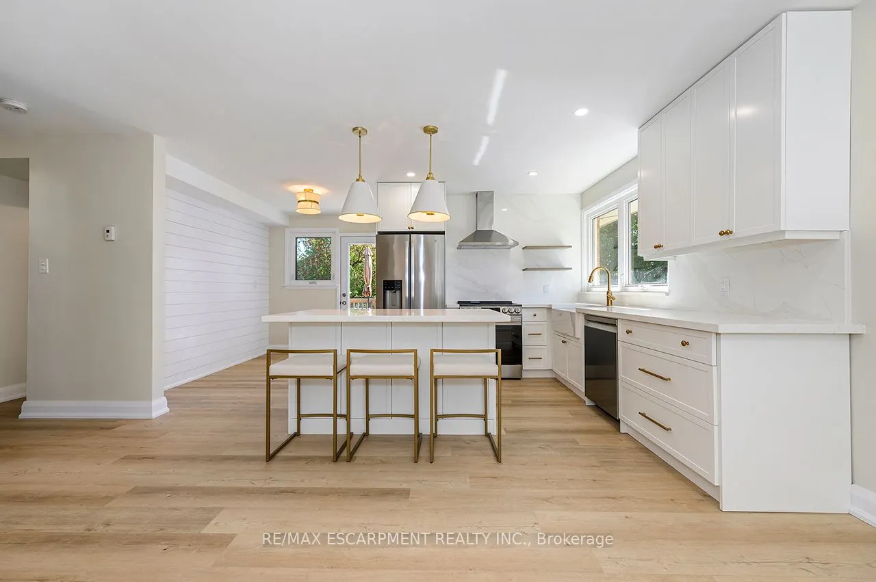 207 Elmwood Crescent