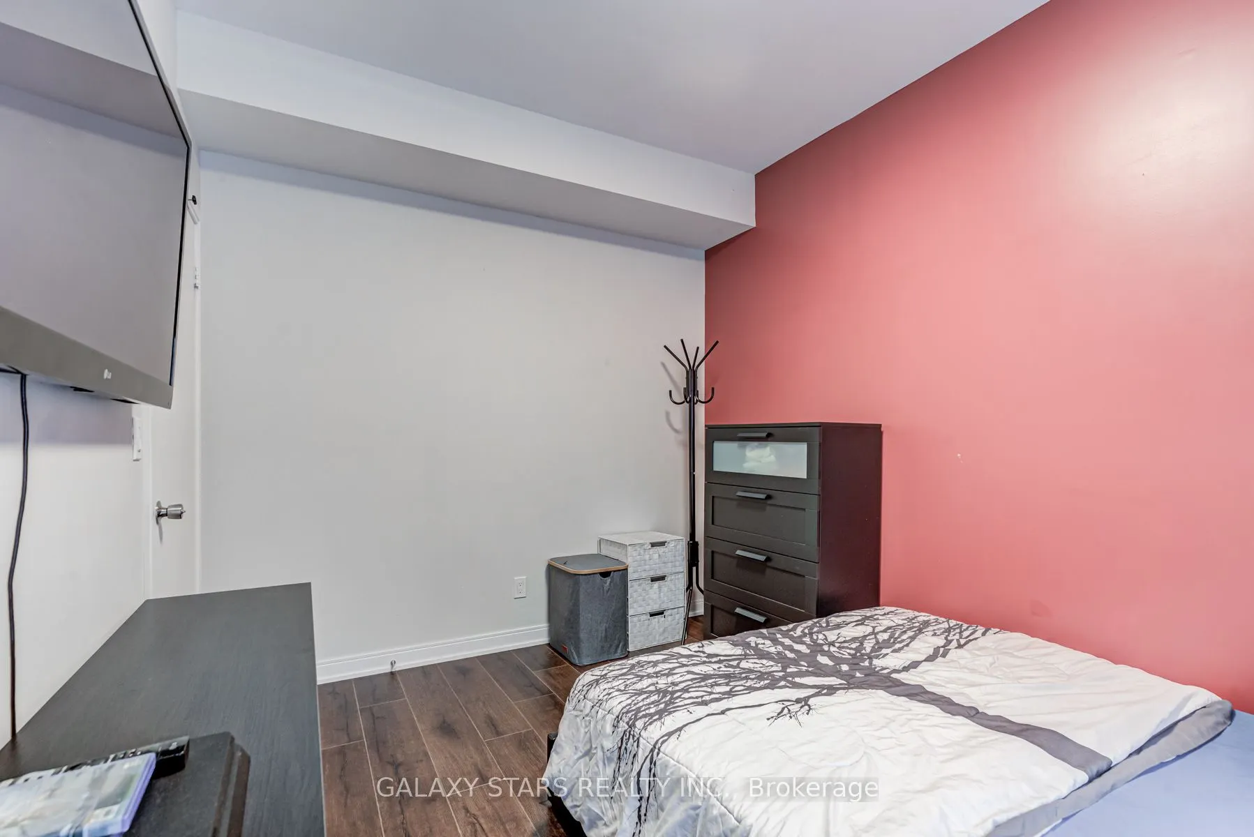 760 The Queensway, #212