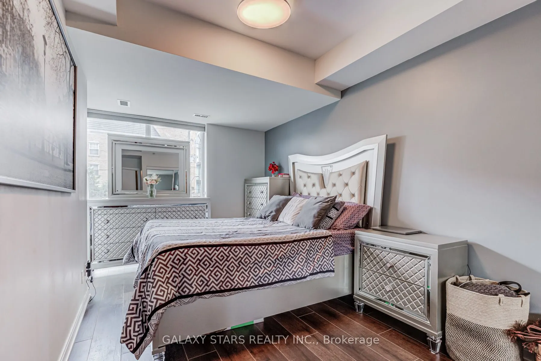 760 The Queensway, #212