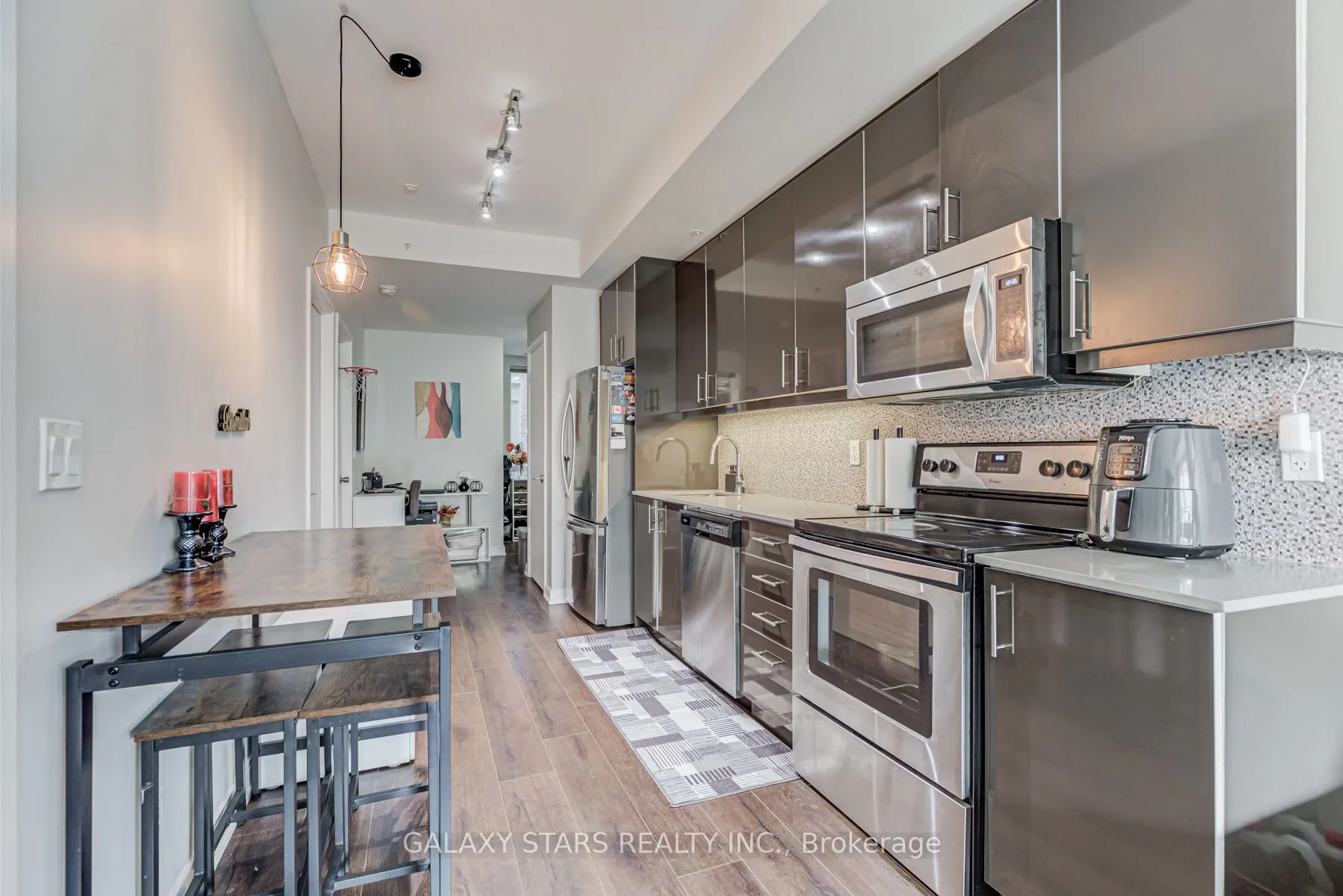 760 The Queensway, #212