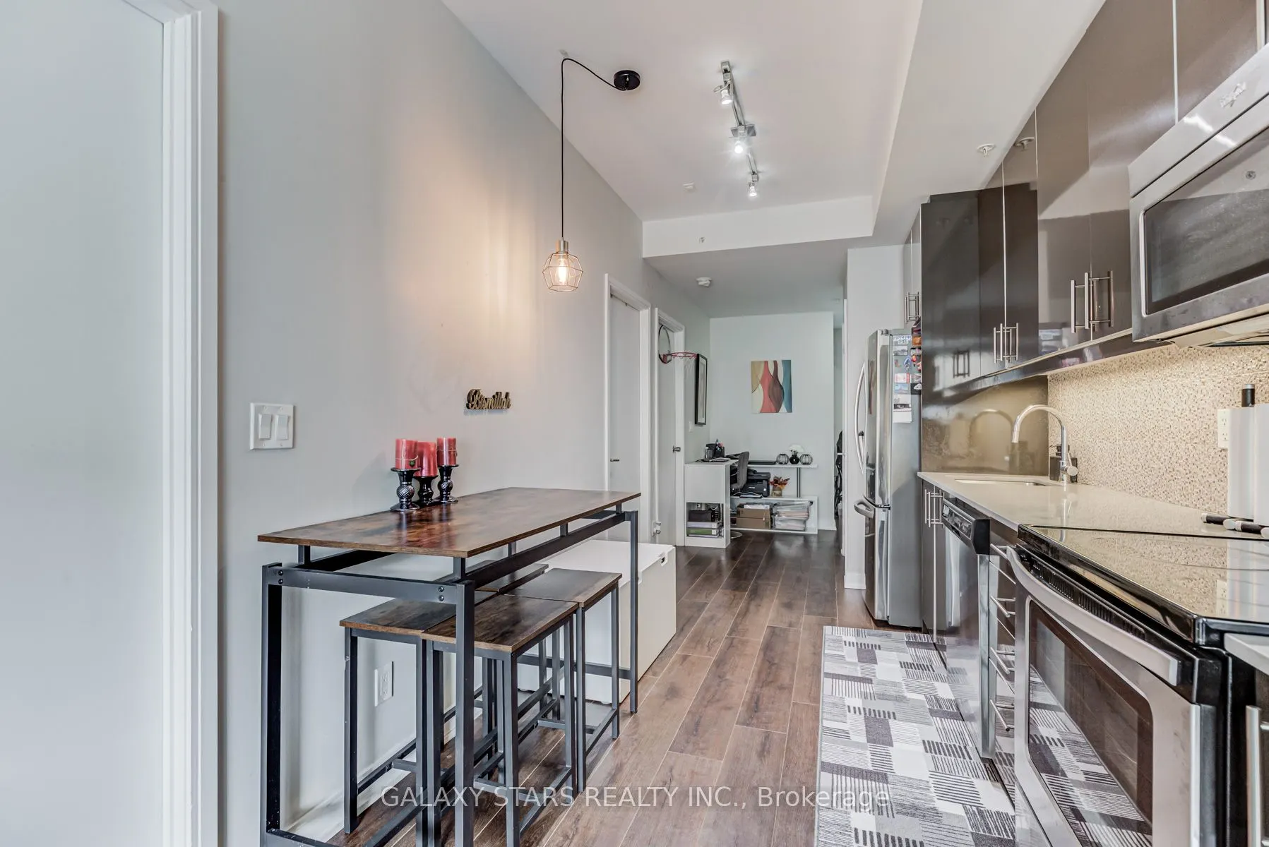 760 The Queensway, #212