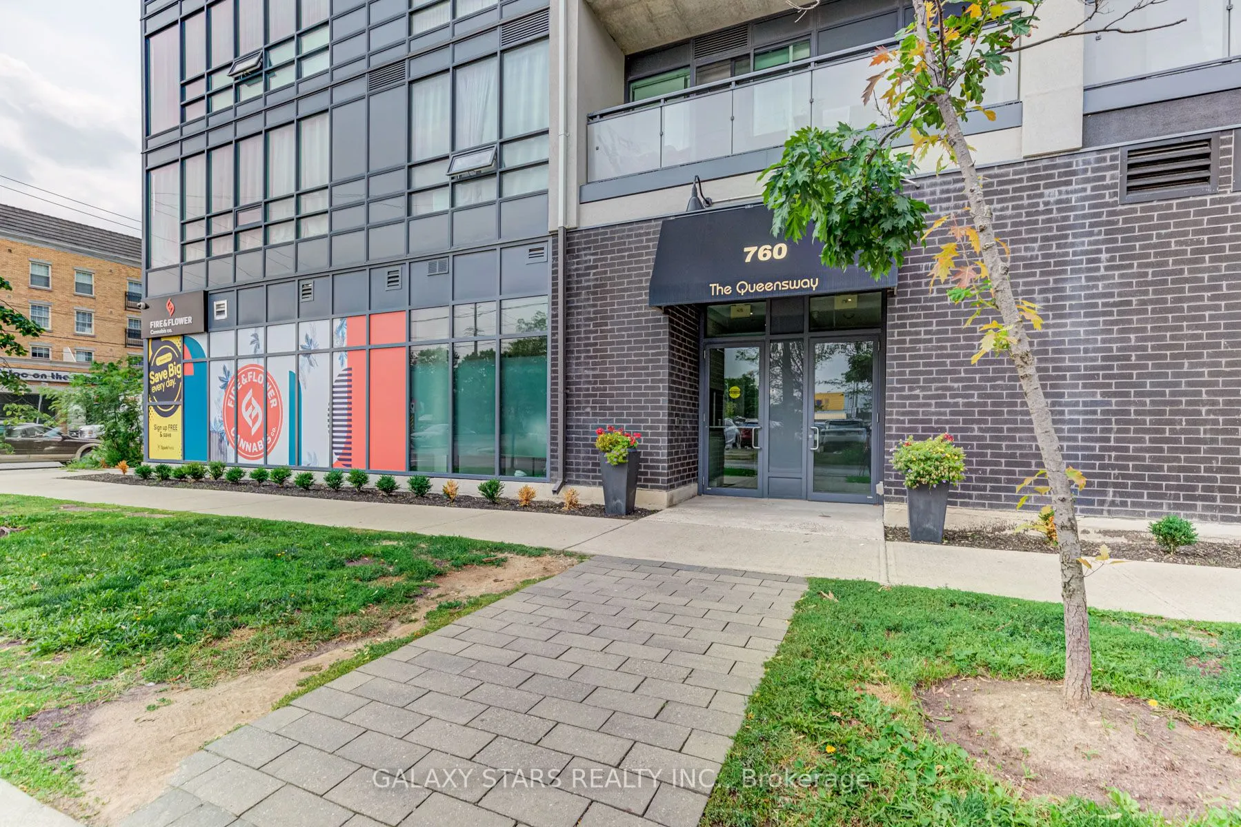 760 The Queensway, #212