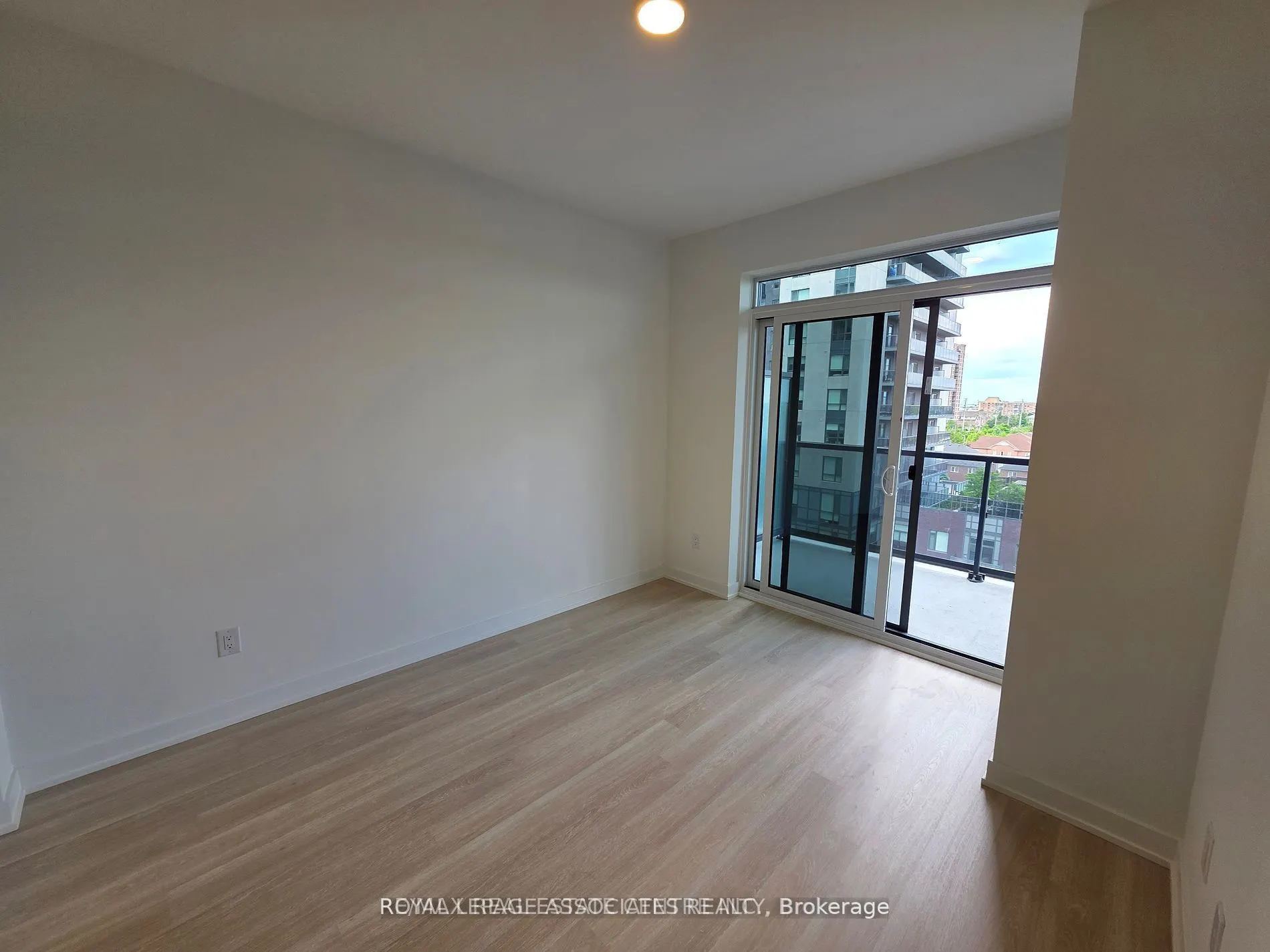 5105 Hurontario Street, #524