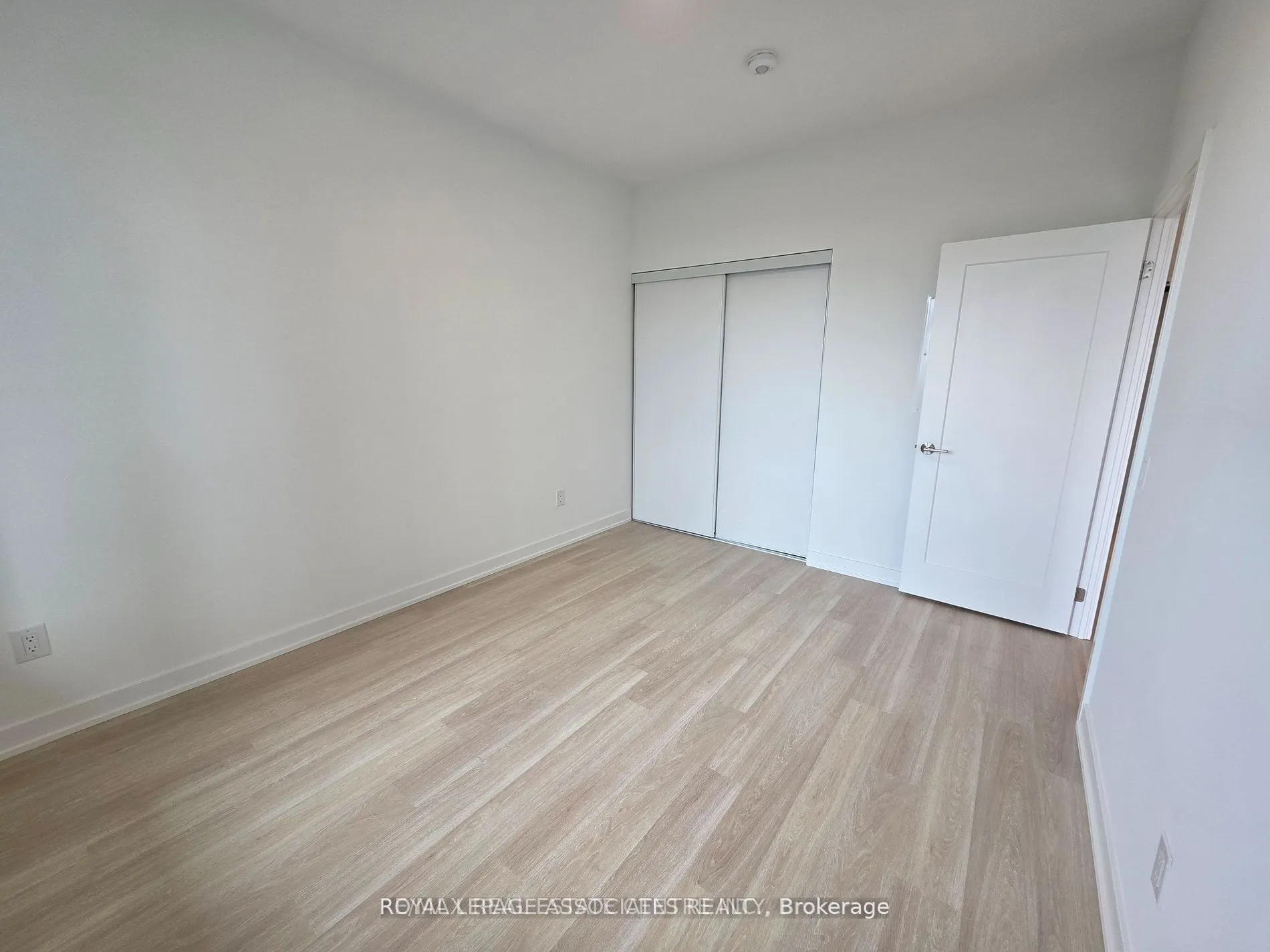 5105 Hurontario Street, #524