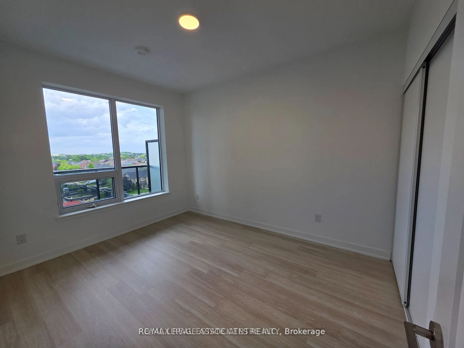 5105 Hurontario Street, #524