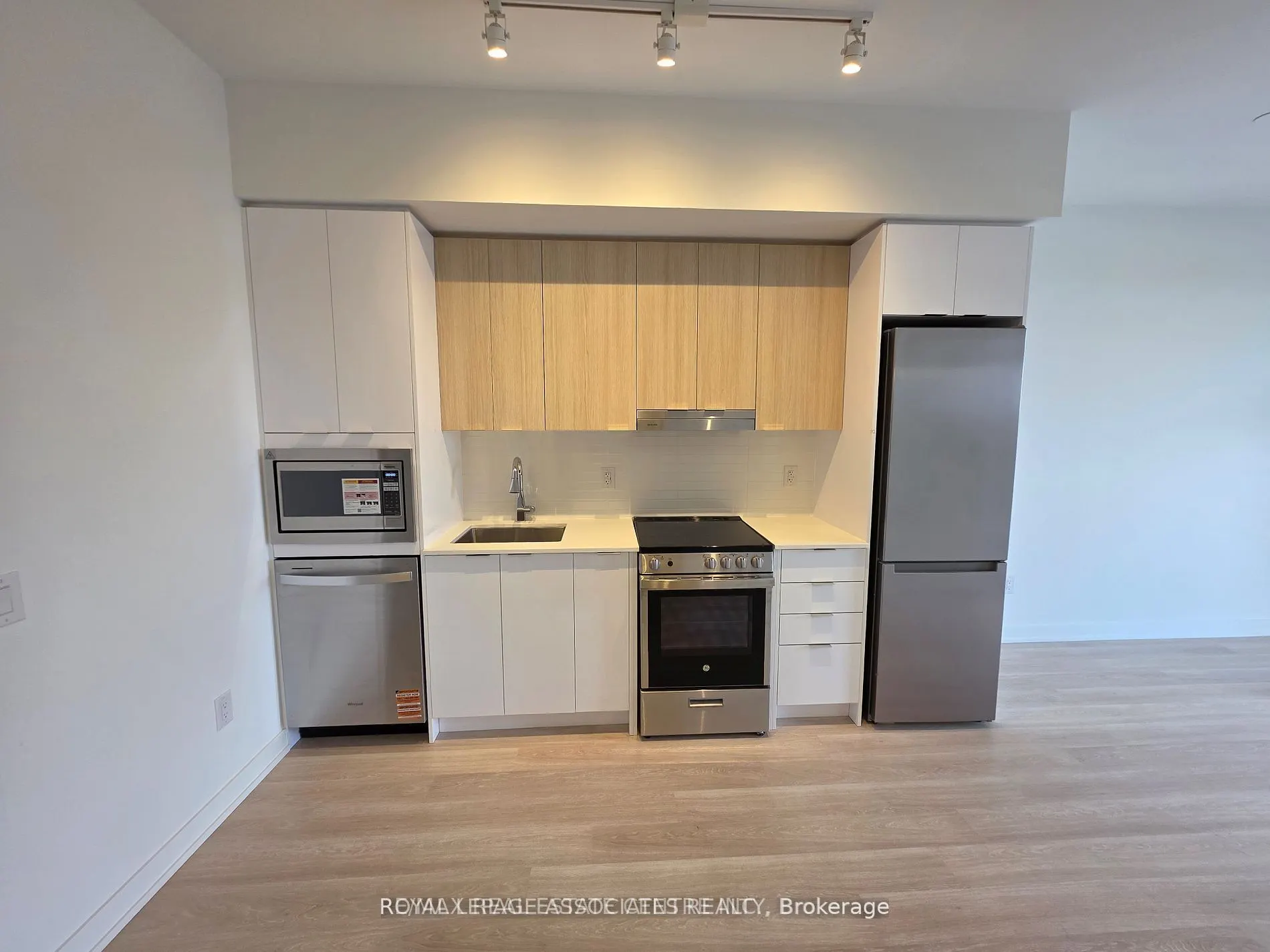 5105 Hurontario Street, #524