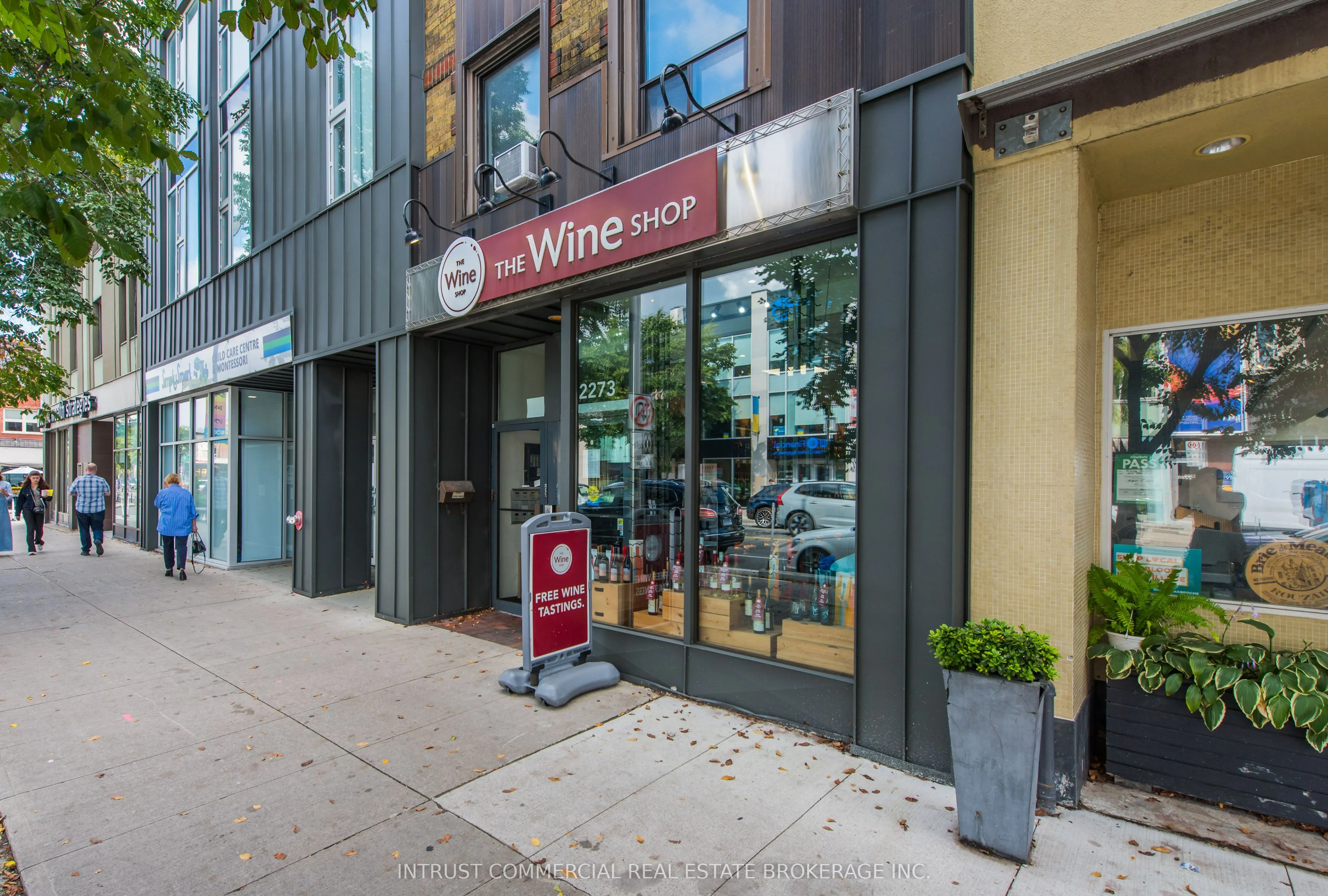2273 Bloor Street W