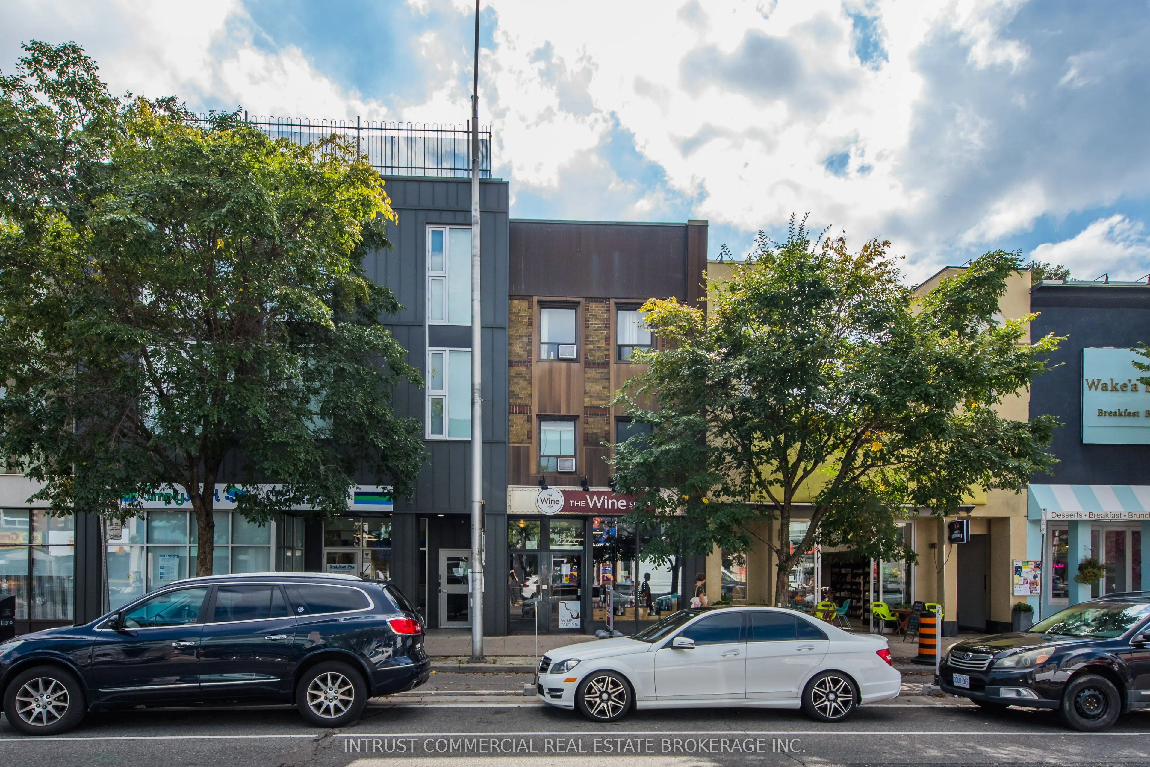 2273 Bloor Street W