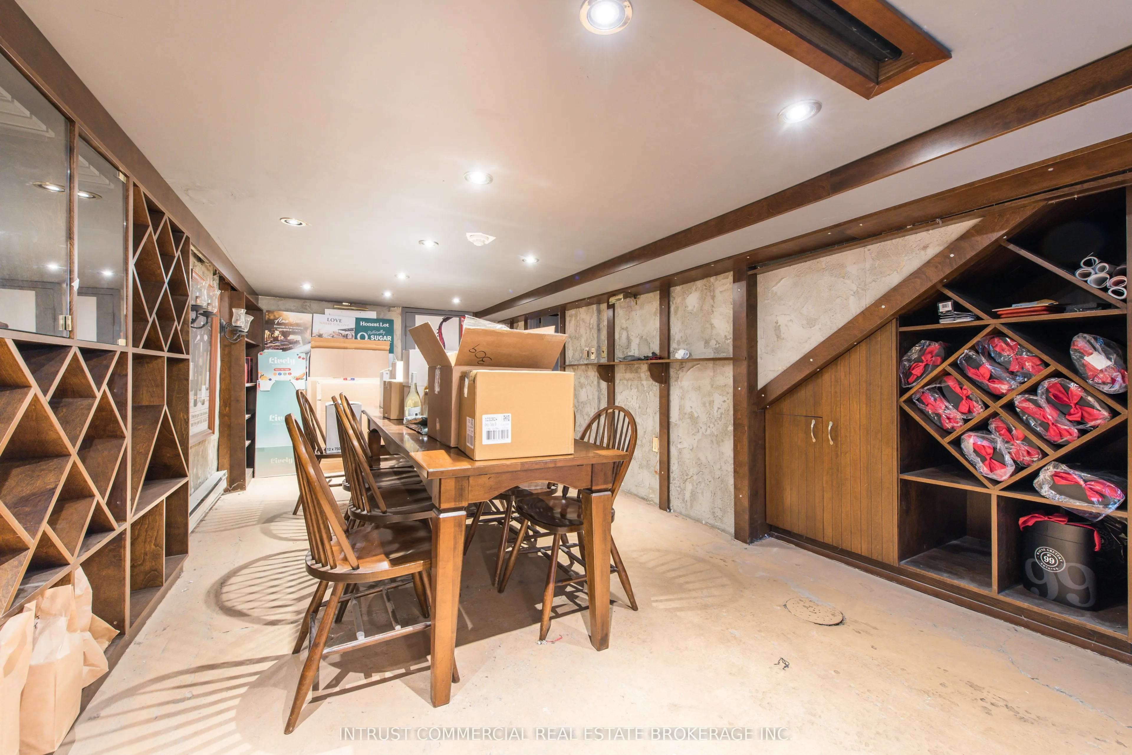 2273 Bloor Street W