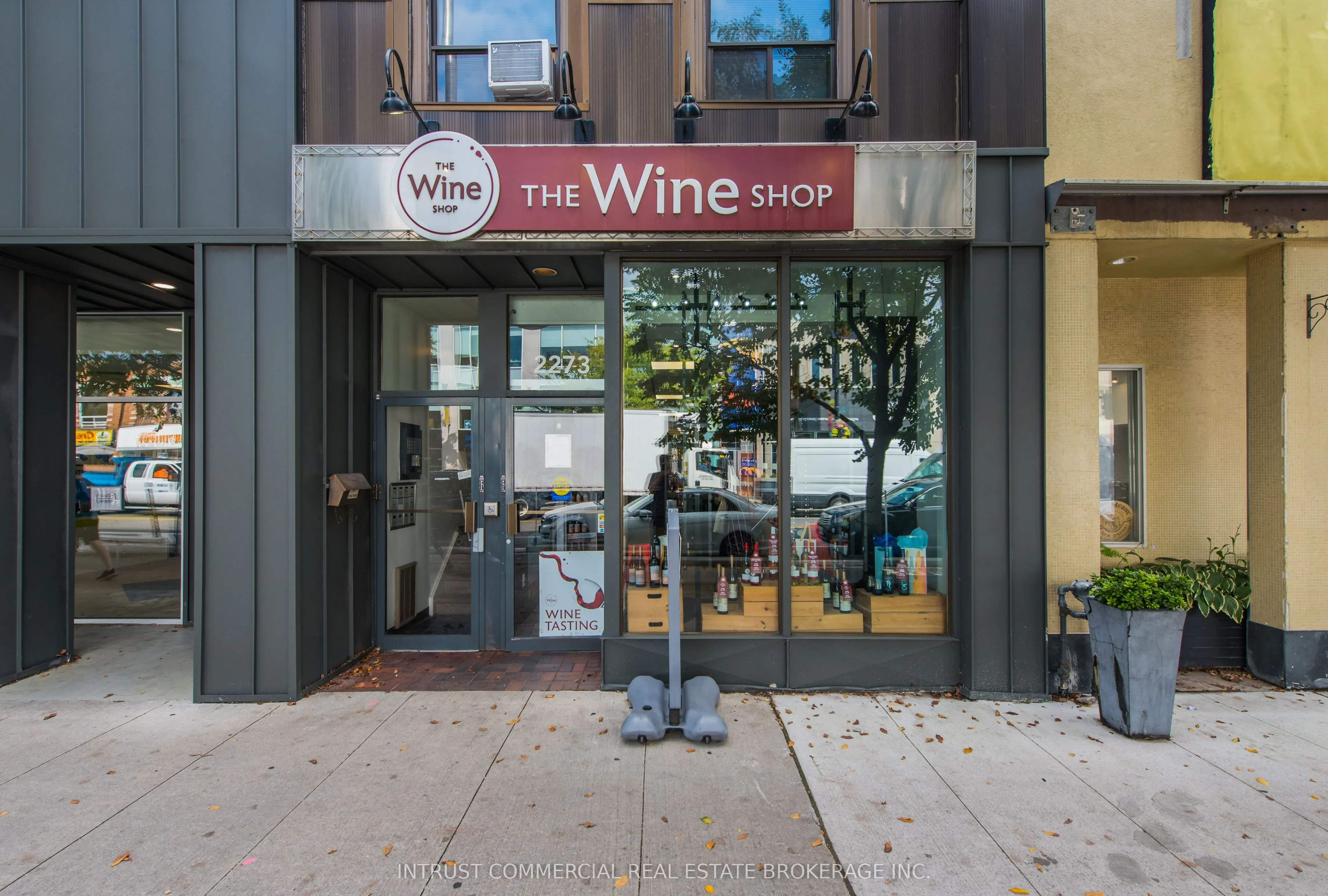 2273 Bloor Street W