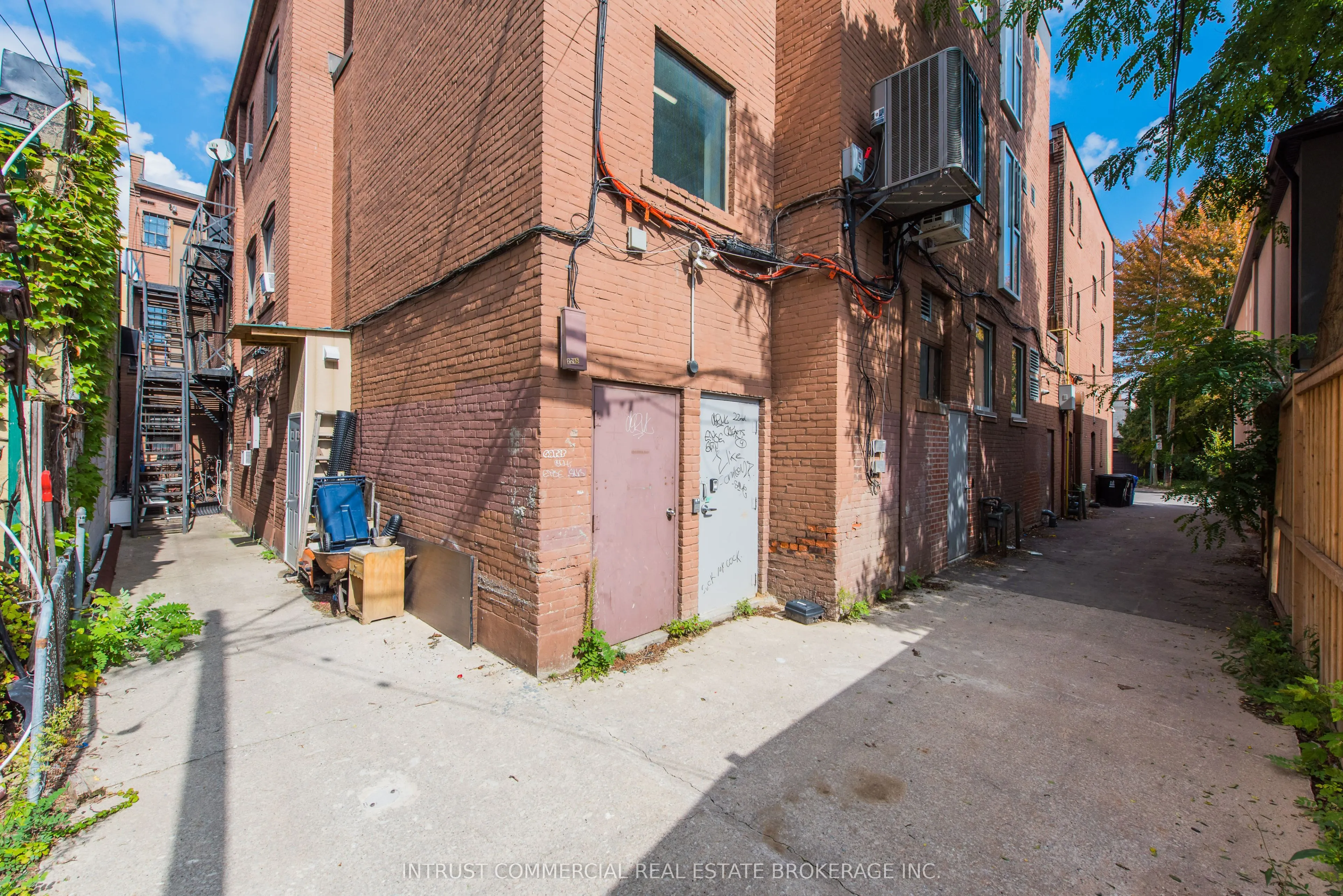 2273 Bloor Street W