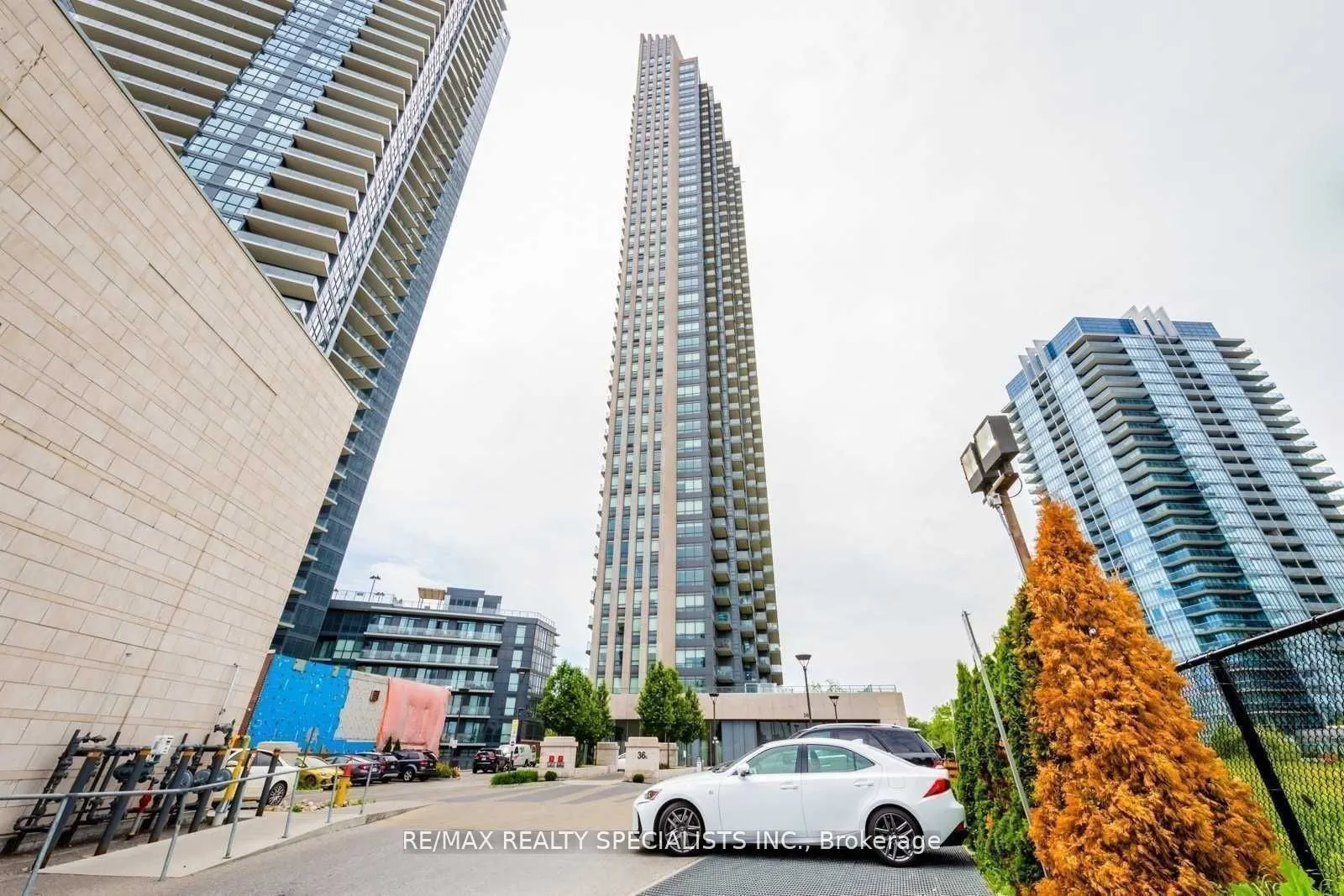 36 Park Lawn Road, #401