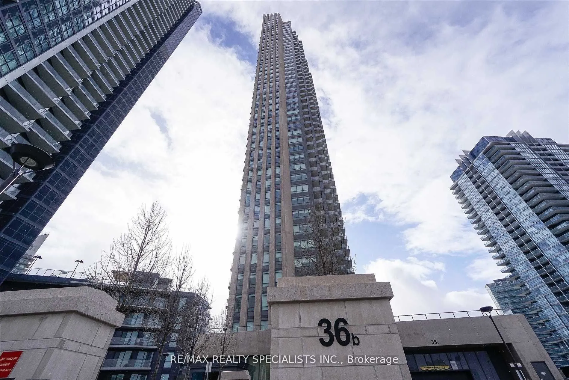 36 Park Lawn Road, #401