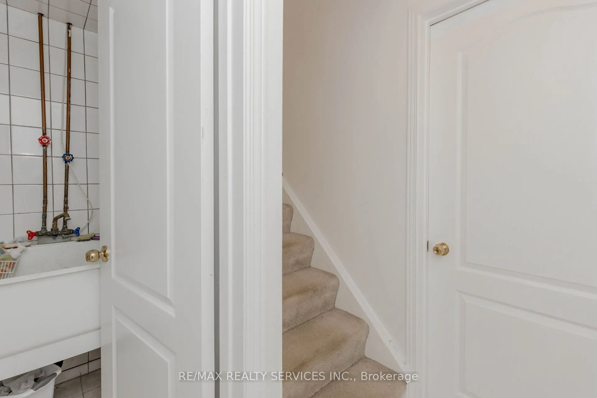 106 Narrow Valley Crescent