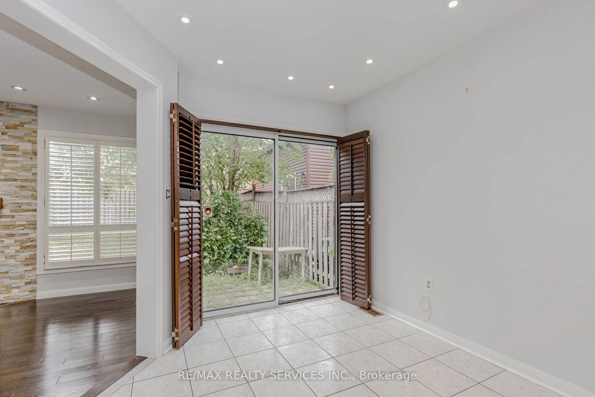 106 Narrow Valley Crescent