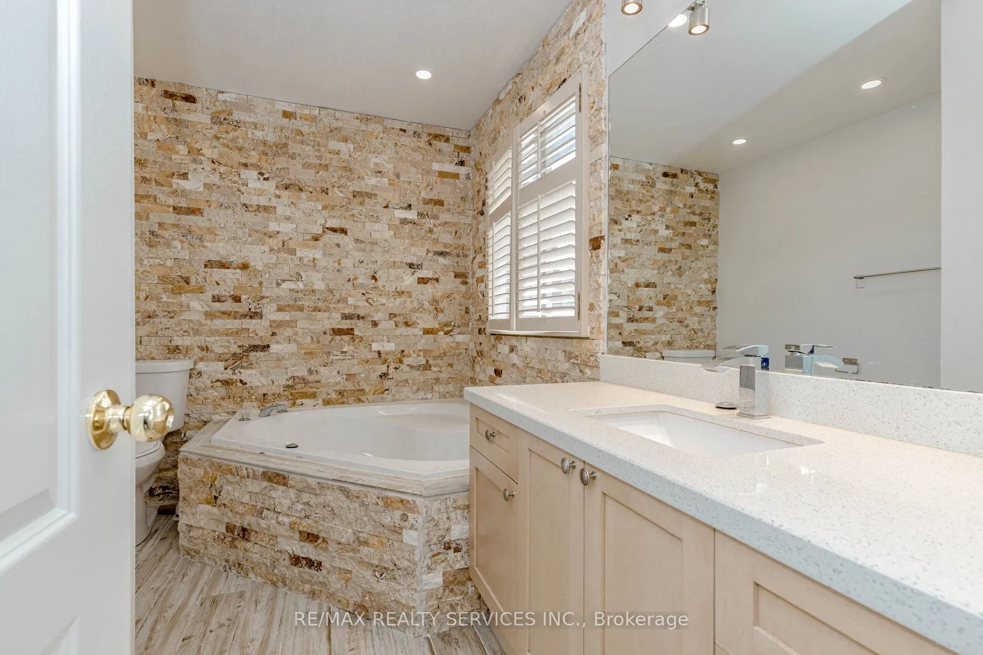 106 Narrow Valley Crescent