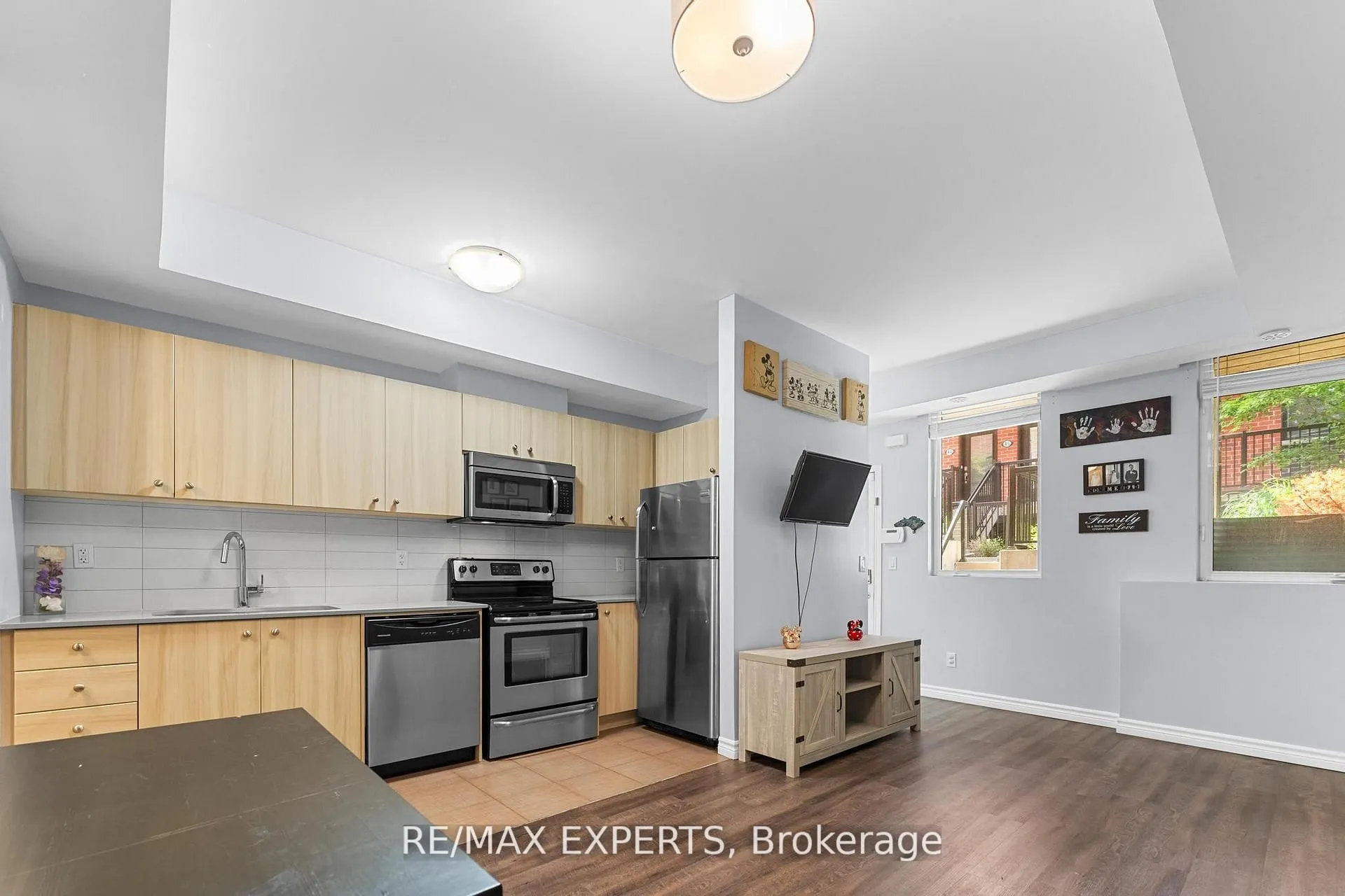 871 Wilson Avenue, #6