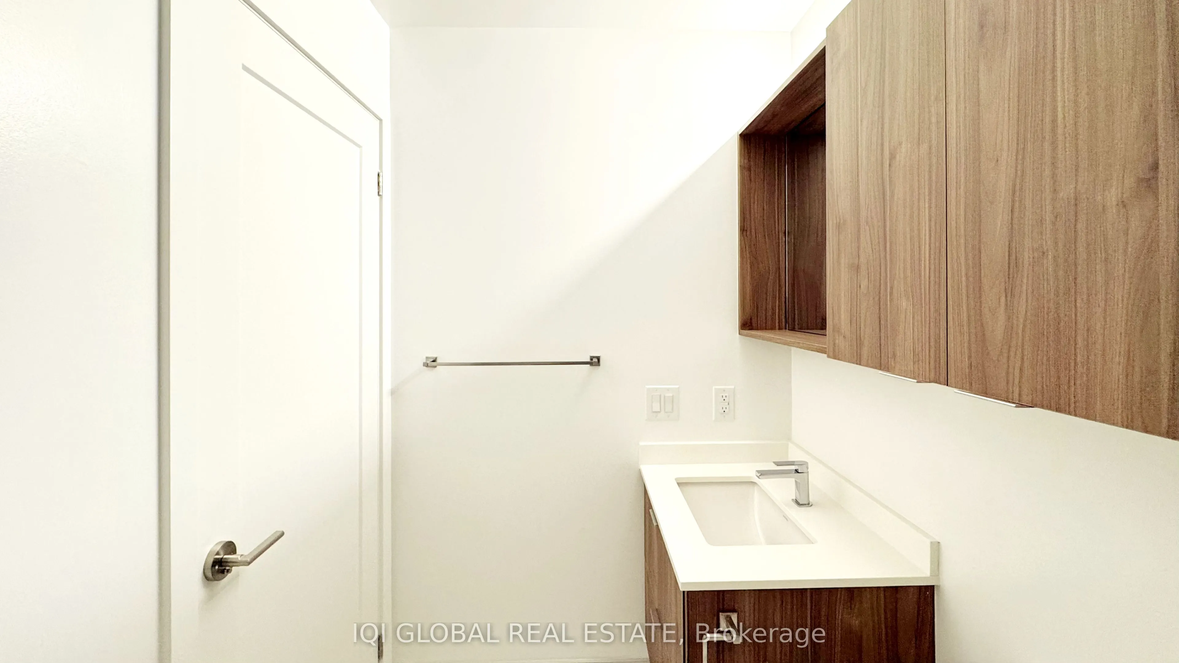 5105 Hurontario Street, #710
