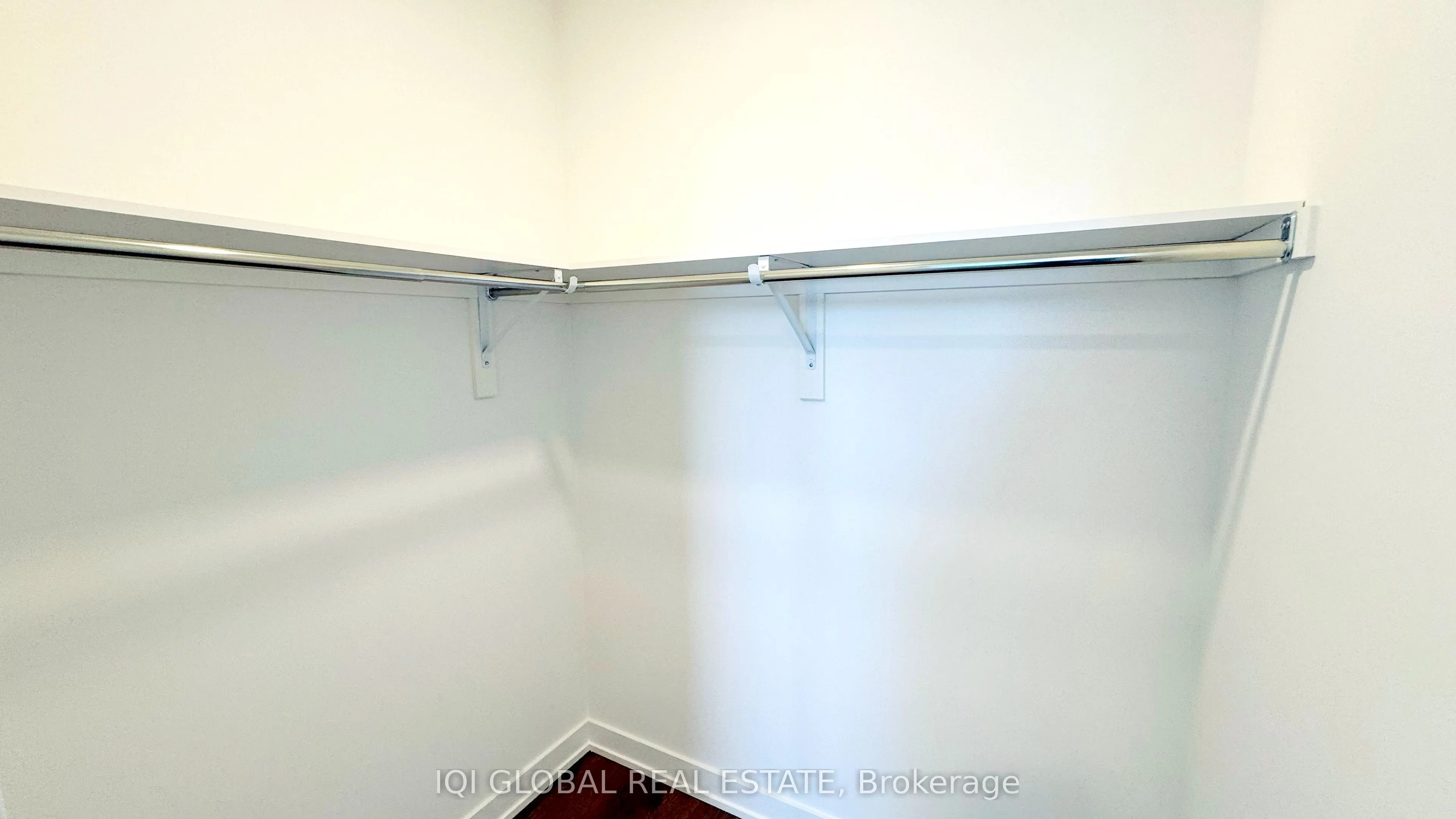5105 Hurontario Street, #710