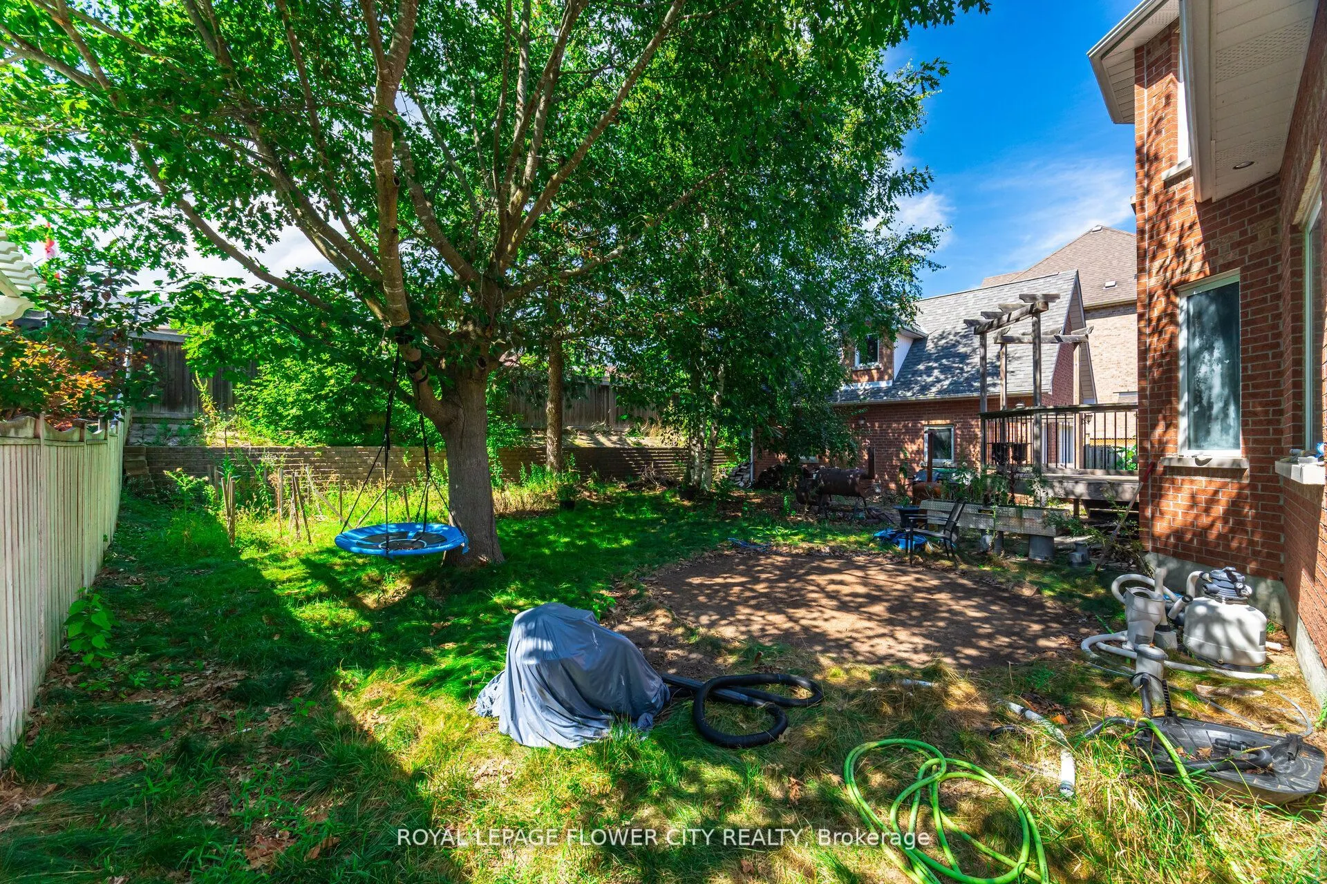 14 Antrim Court E