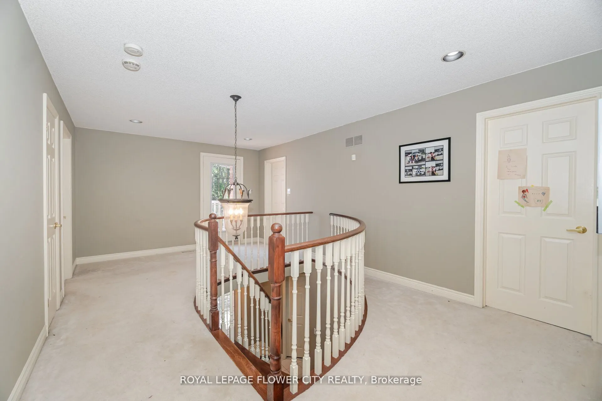 14 Antrim Court E